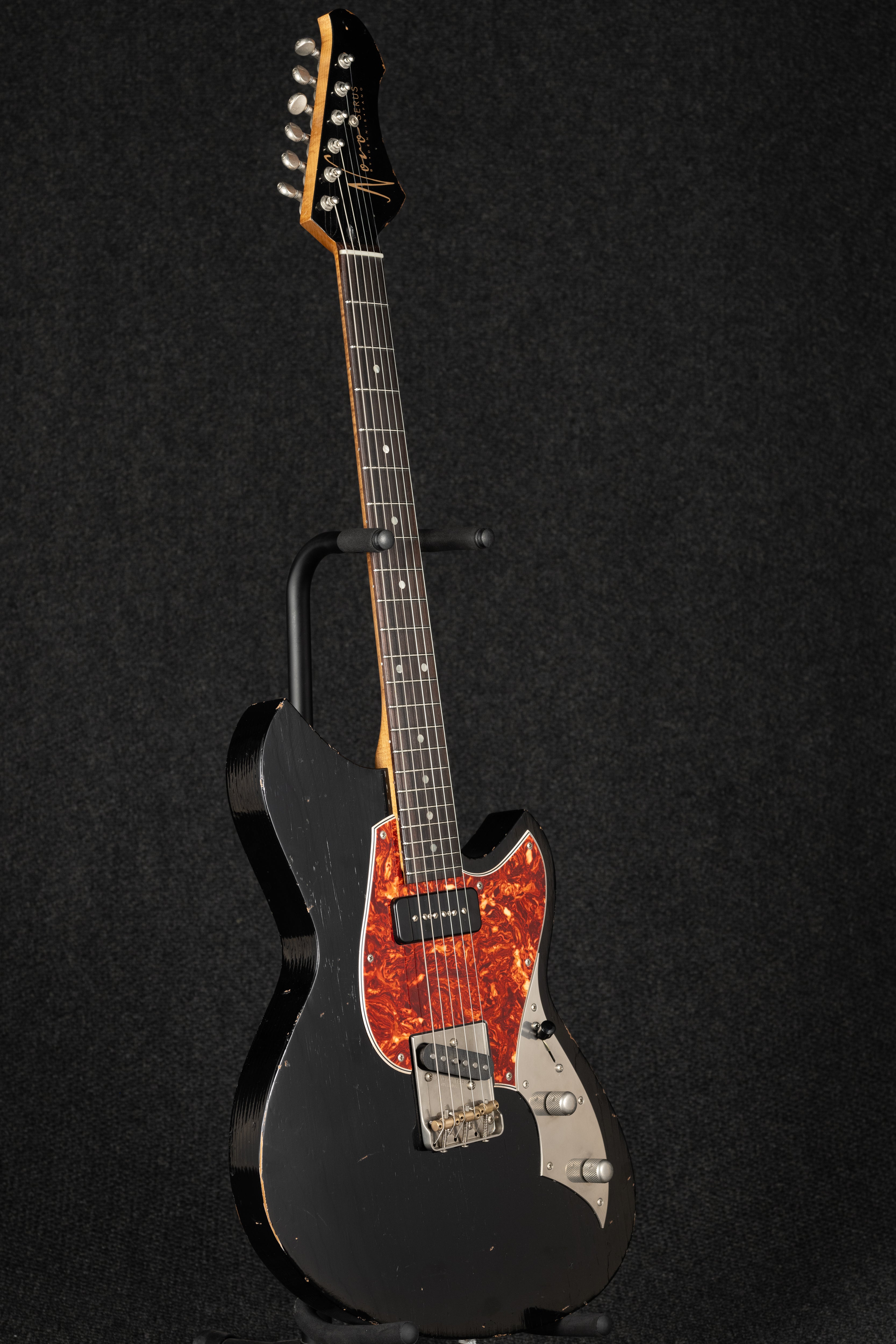 Serus T - Bull Black Light Distress