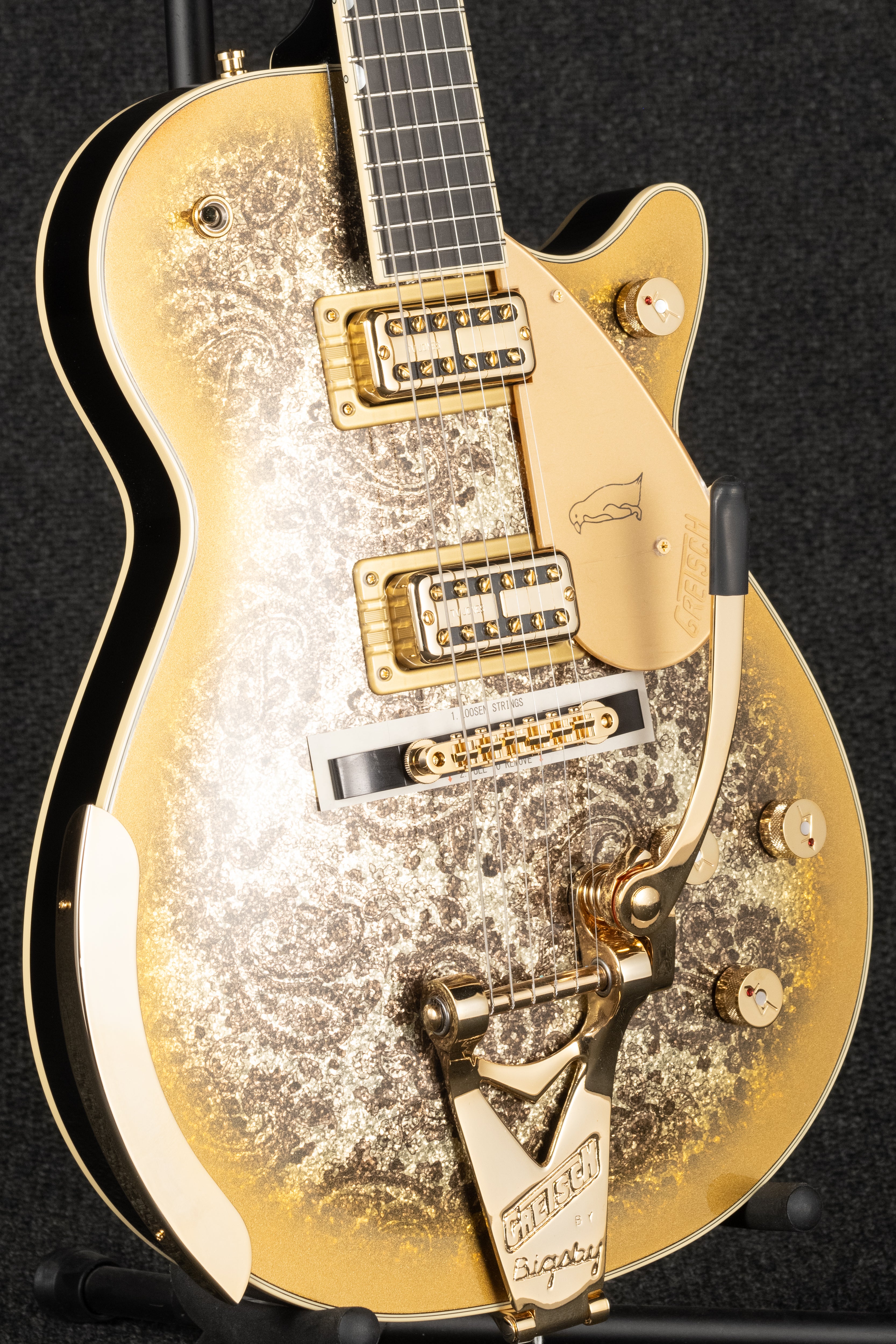 G6134TG Paisley Penguin - Gold Paisley Burst