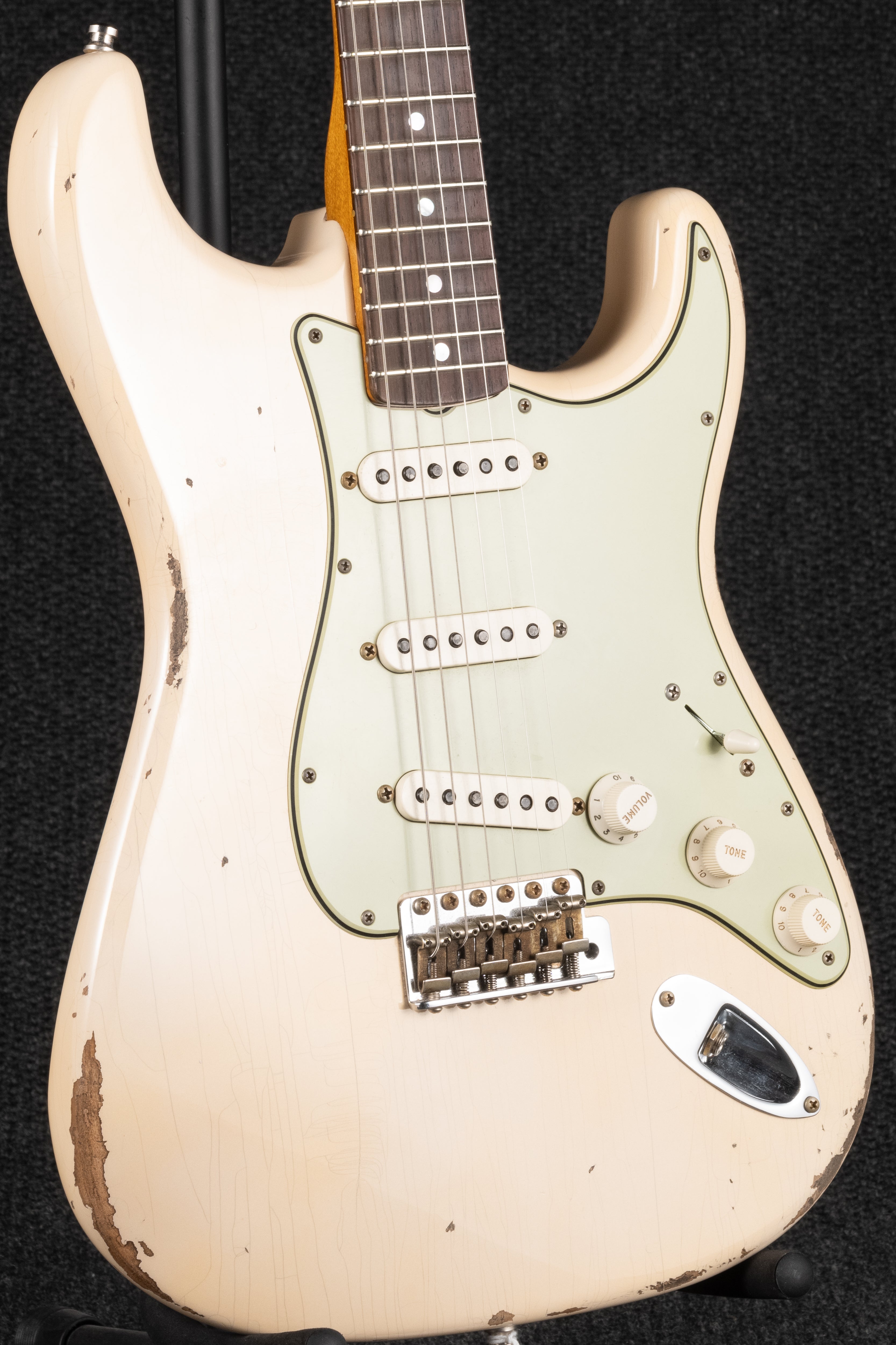 Limited Edition '64 L-Series Heavy Relic Stratocaster - Aged Shell Pink