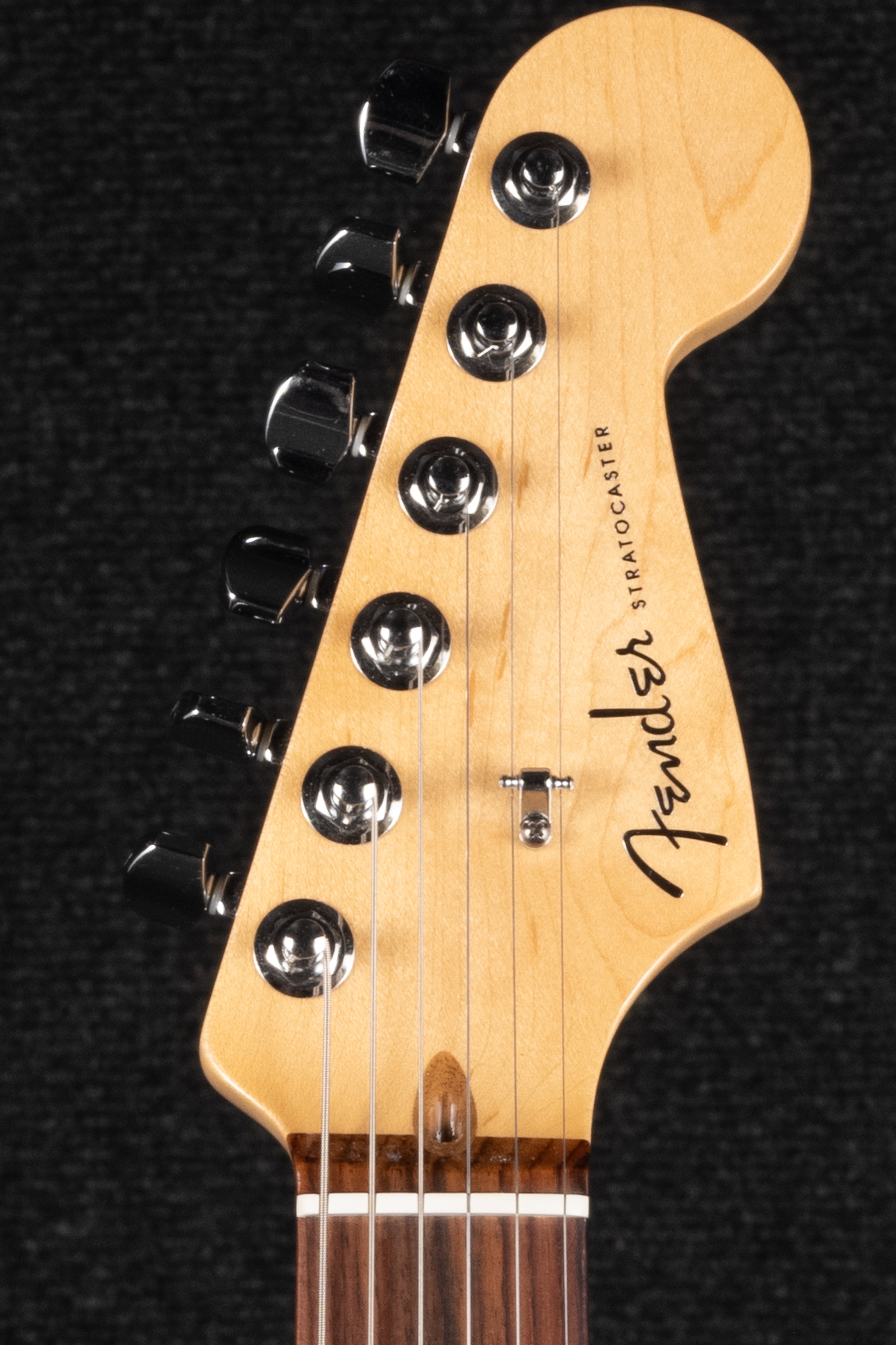 American Deluxe Ash Stratocaster - Wine Transparent