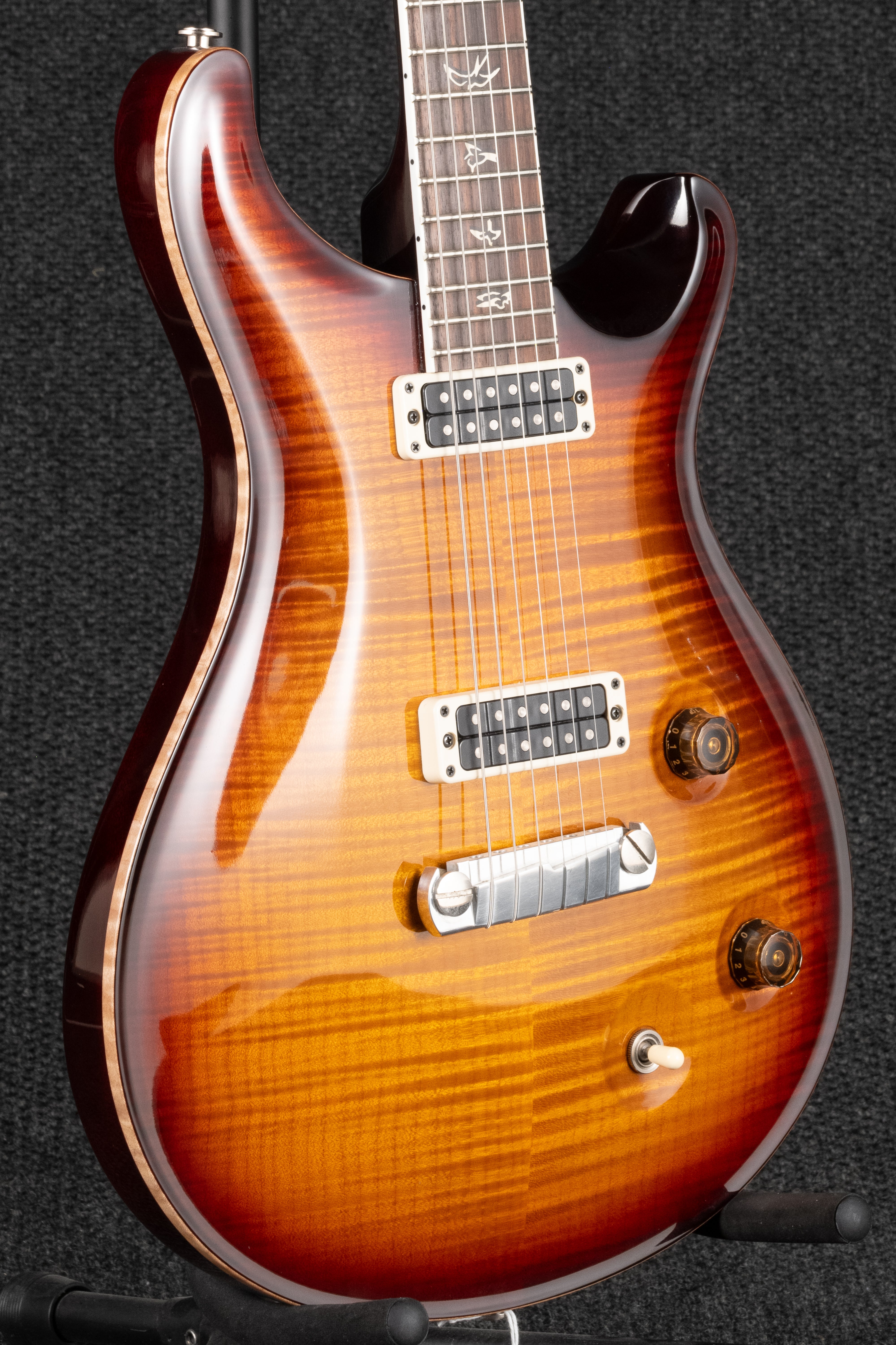 McCarty 25th Anniversary Narrowfield 10 Top