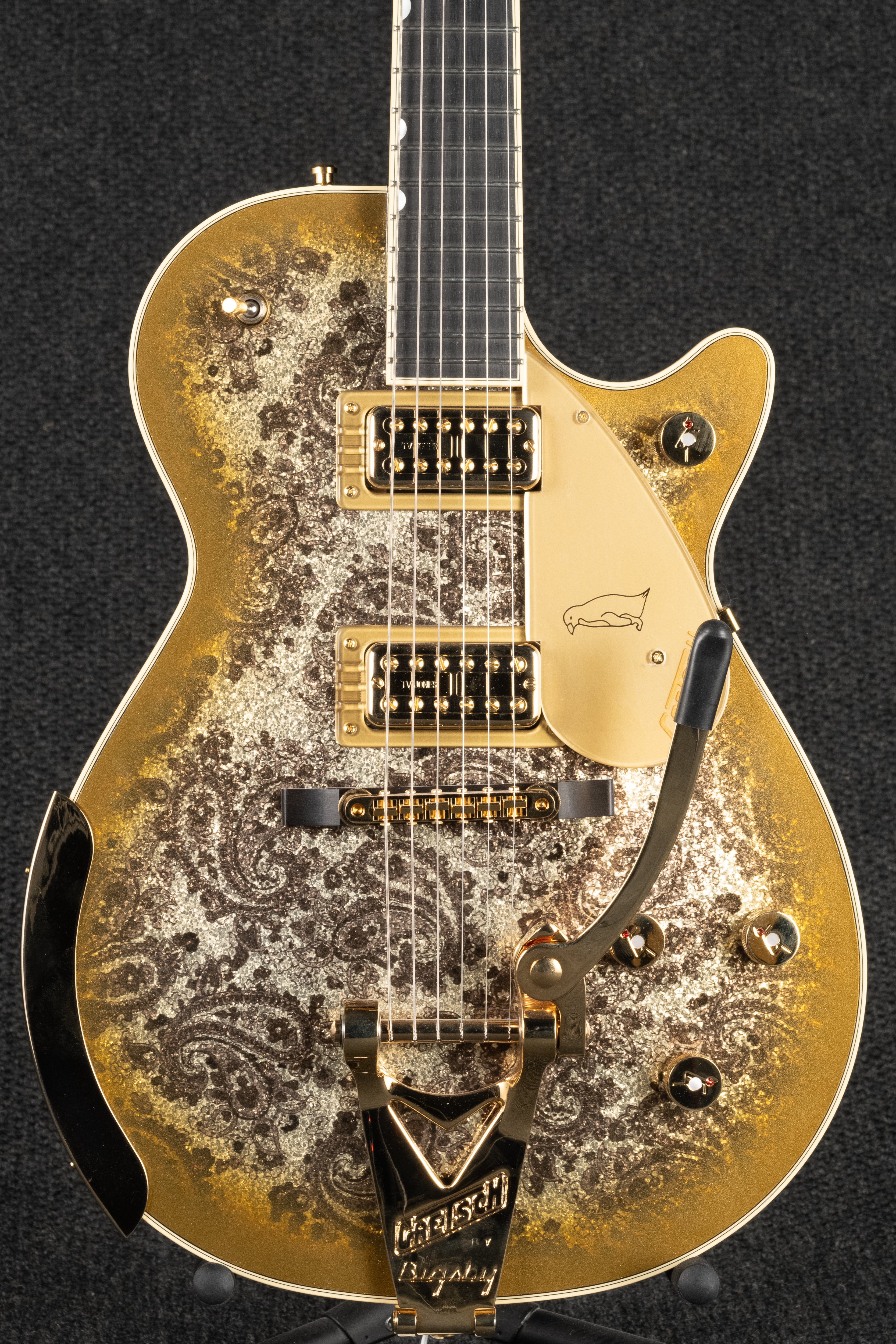 G6134TG Paisley Penguin - Gold Paisley Burst