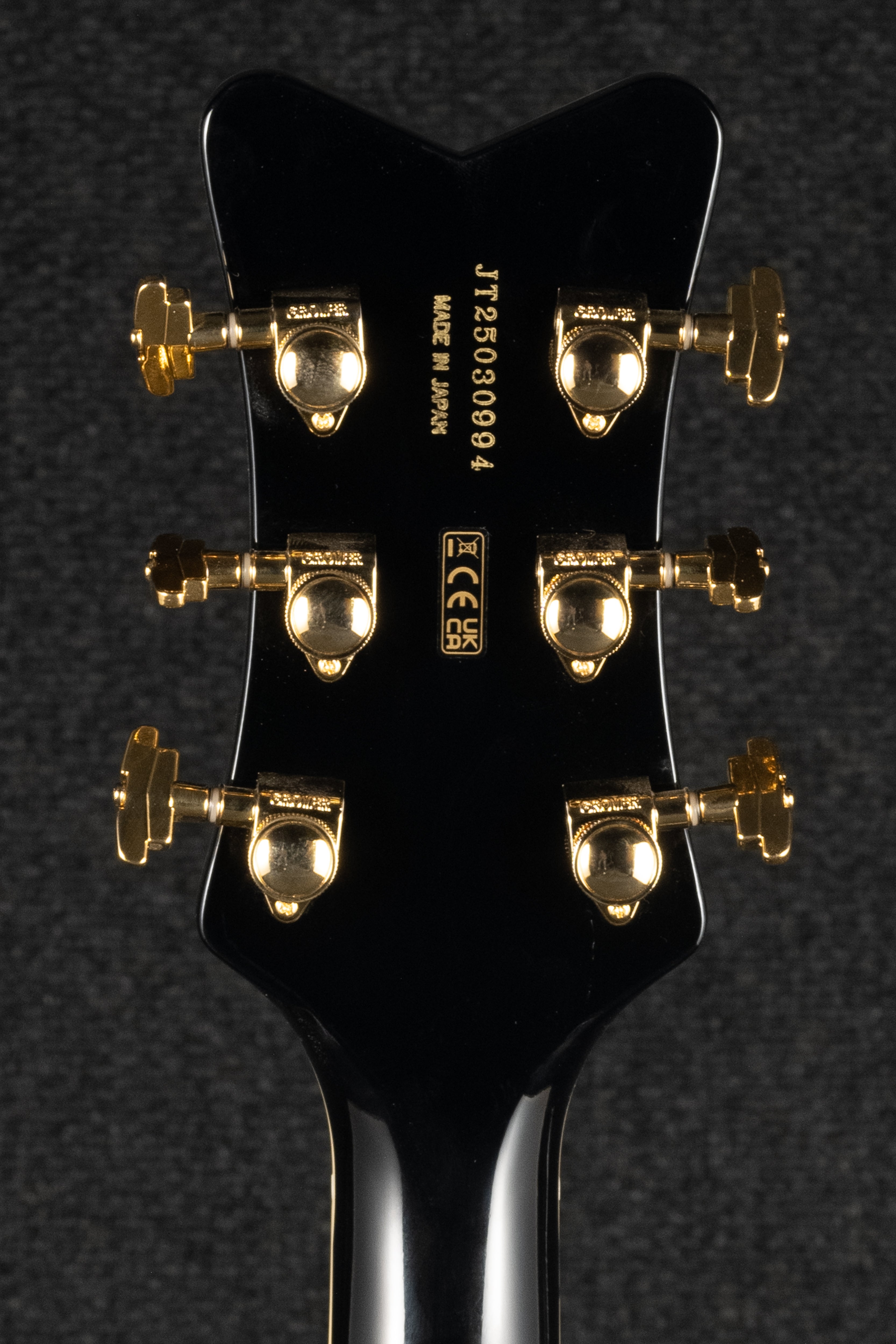 G6134TG Paisley Penguin - Gold Paisley Burst