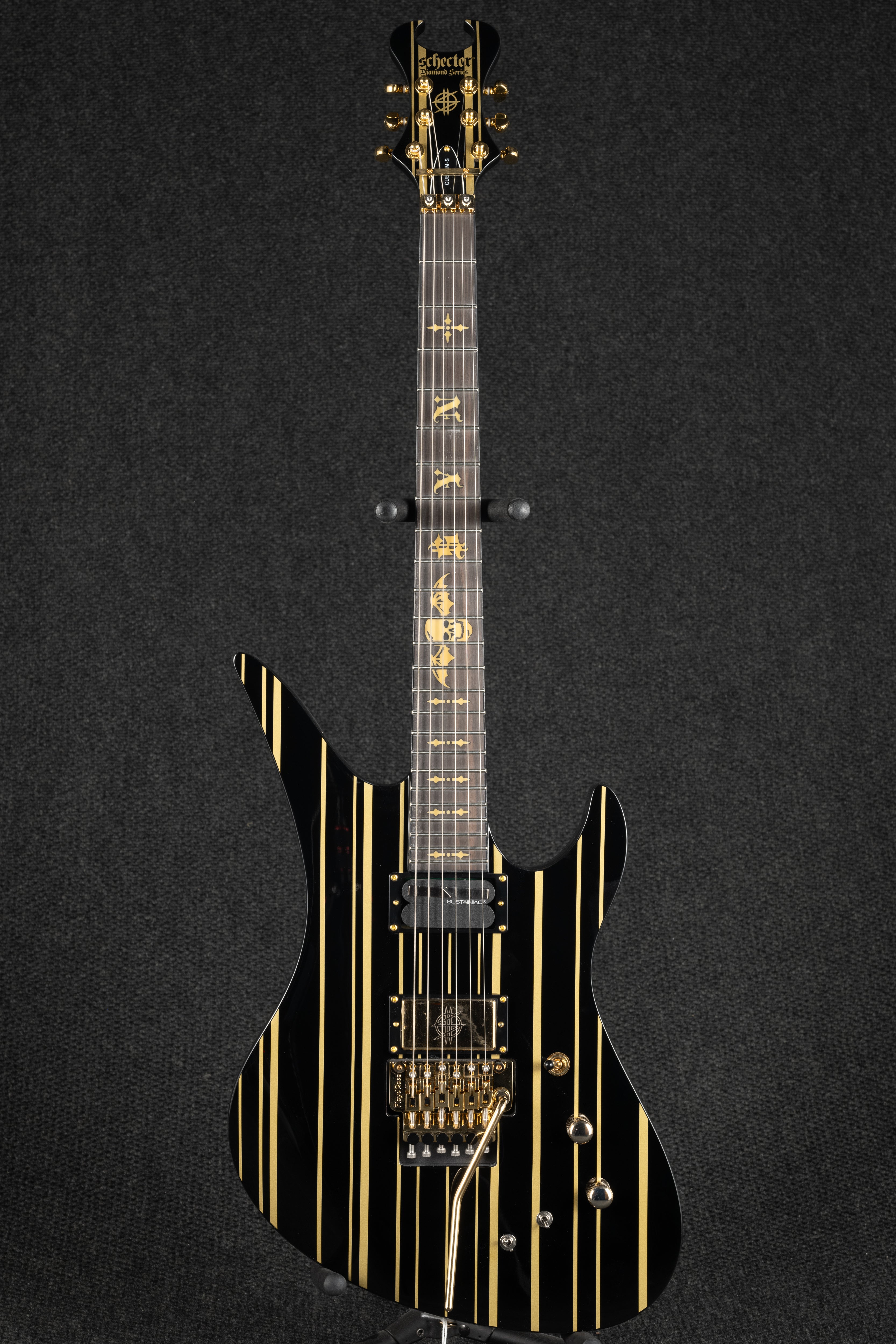 Synyster Custom-S - Gloss Black with Gold Pinstripes