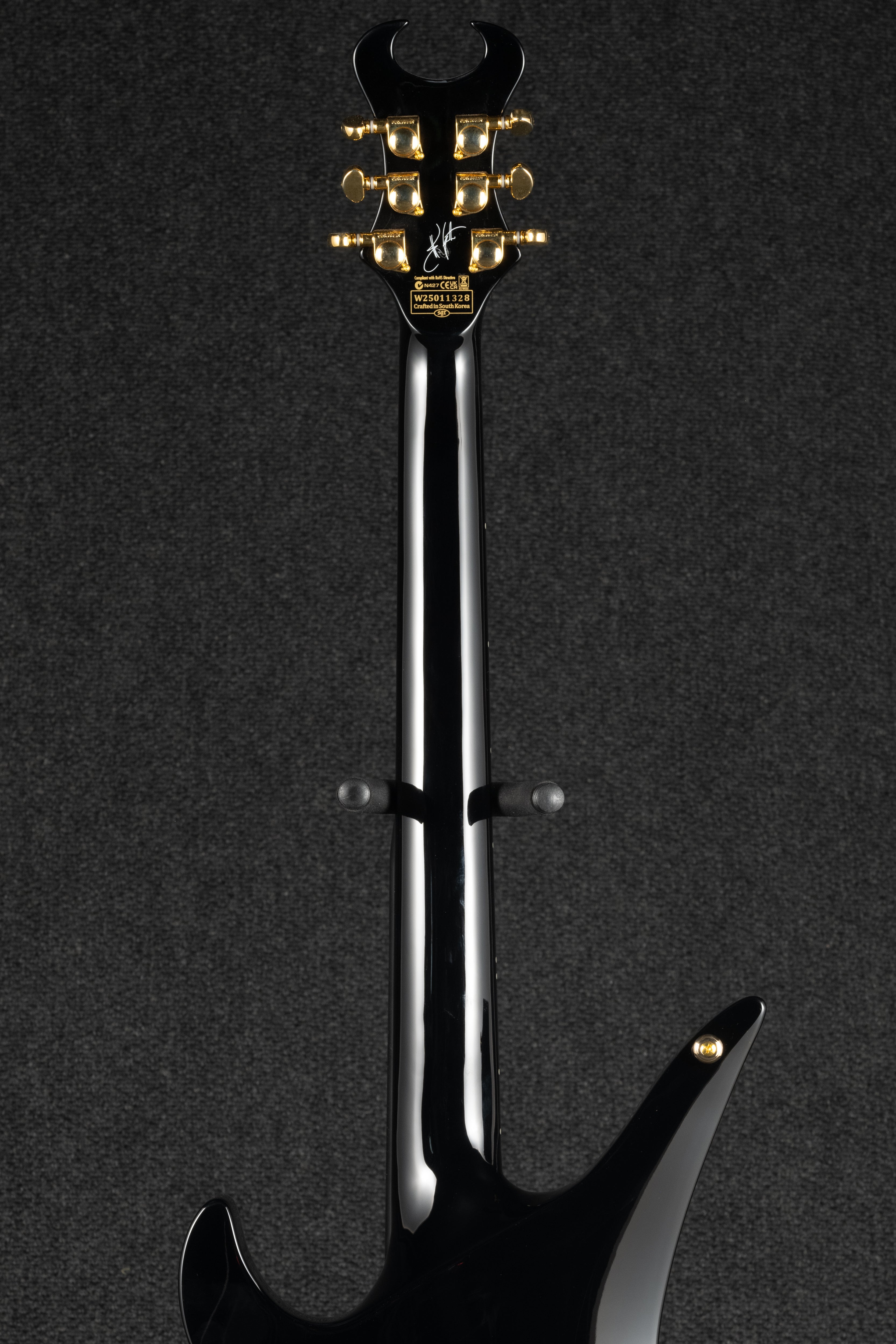 Synyster Custom-S - Gloss Black with Gold Pinstripes