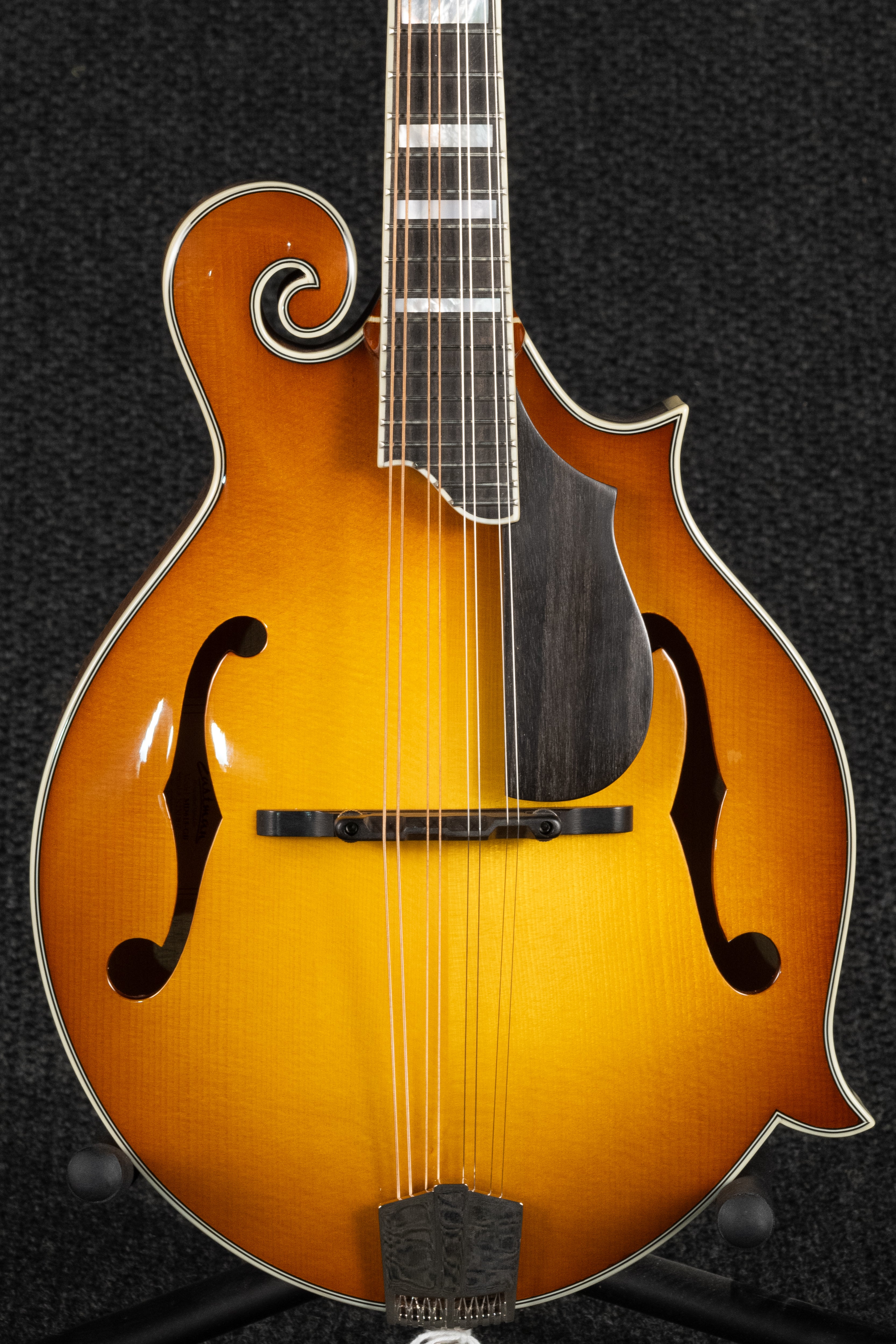 MD615-GB Gold Burst F Mandolin