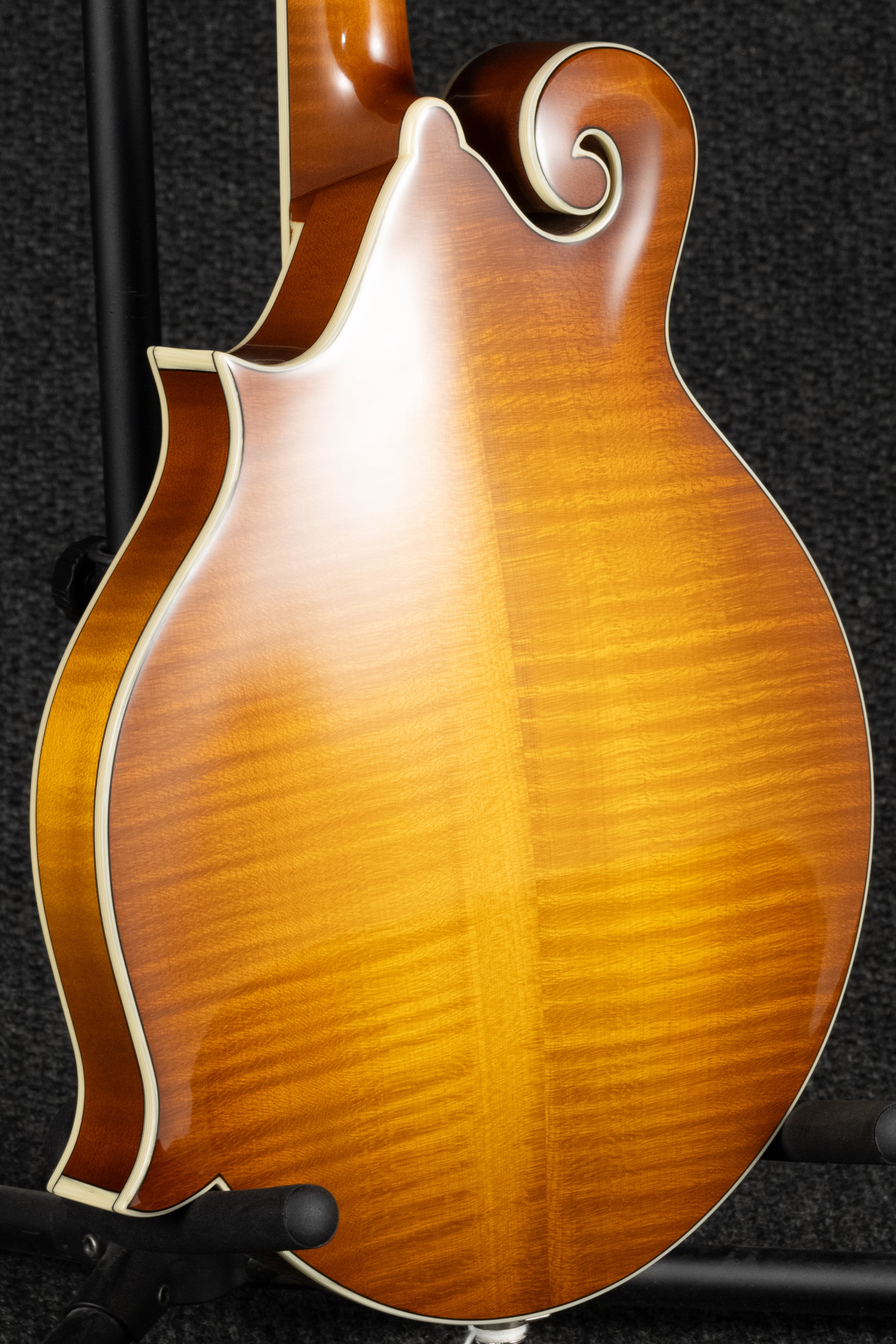 MD615-GB Gold Burst F Mandolin