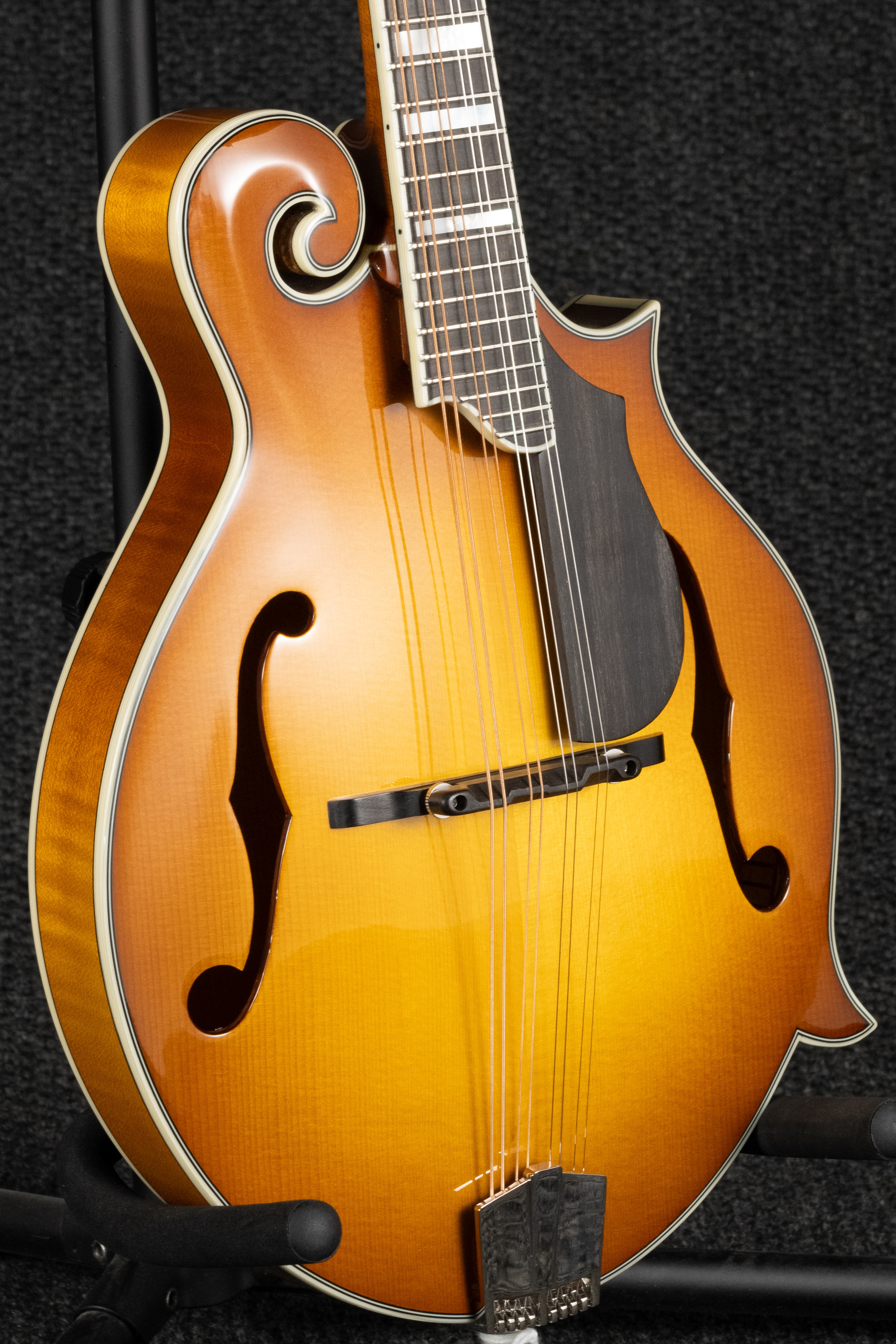 MD615-GB Gold Burst F Mandolin