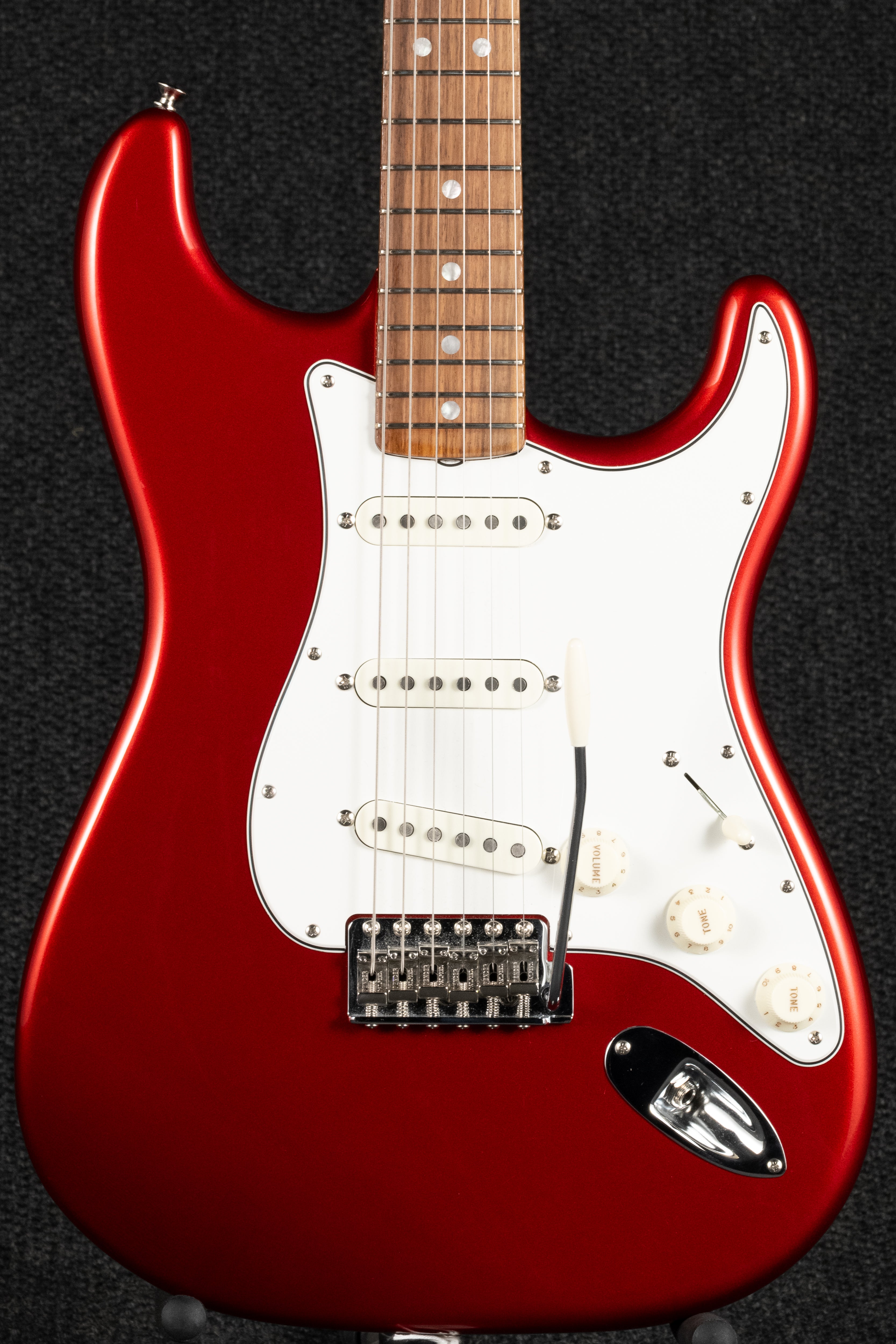 American Vintage II 1965 Stratocaster - Candy Apple Red