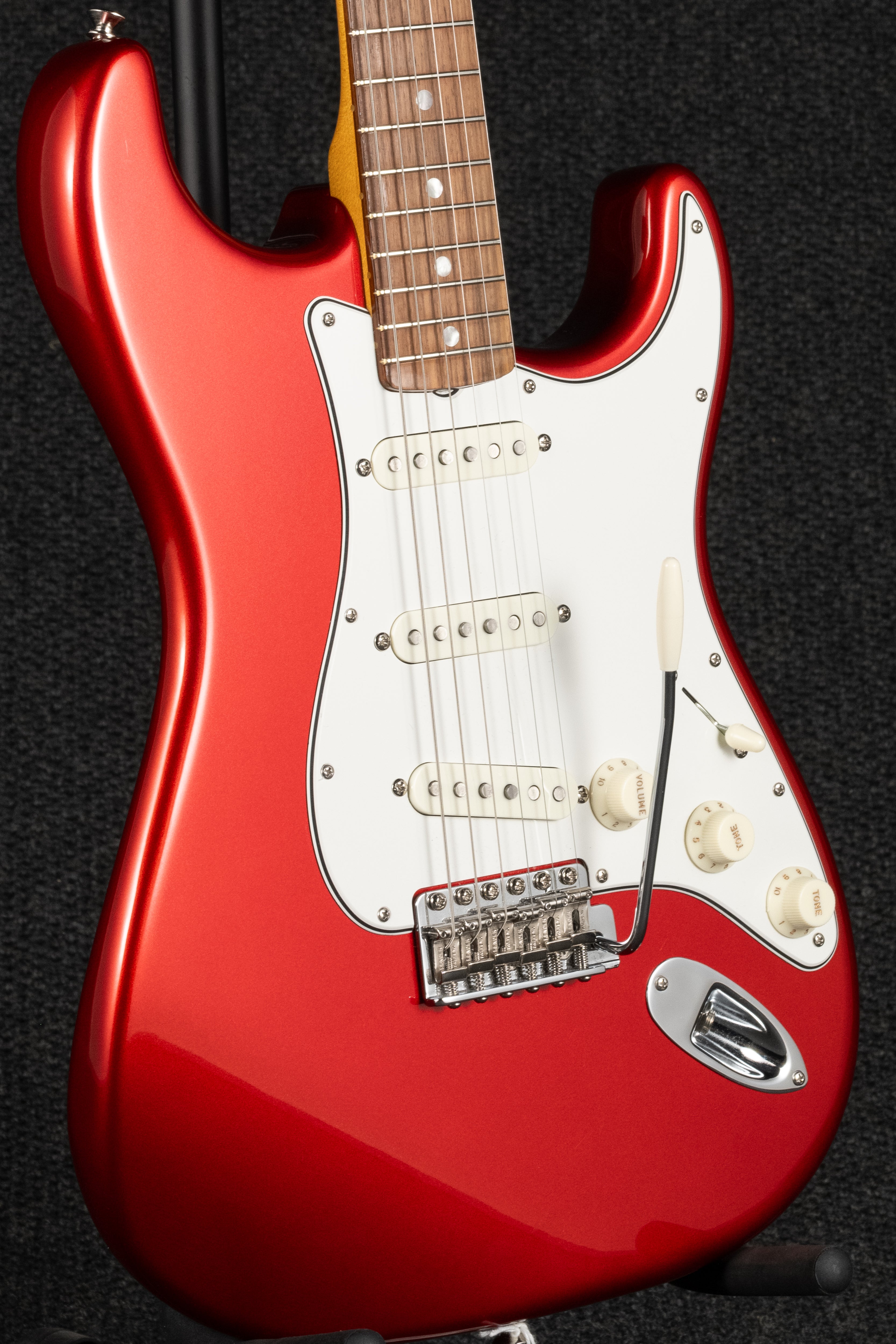 American Vintage II 1965 Stratocaster - Candy Apple Red
