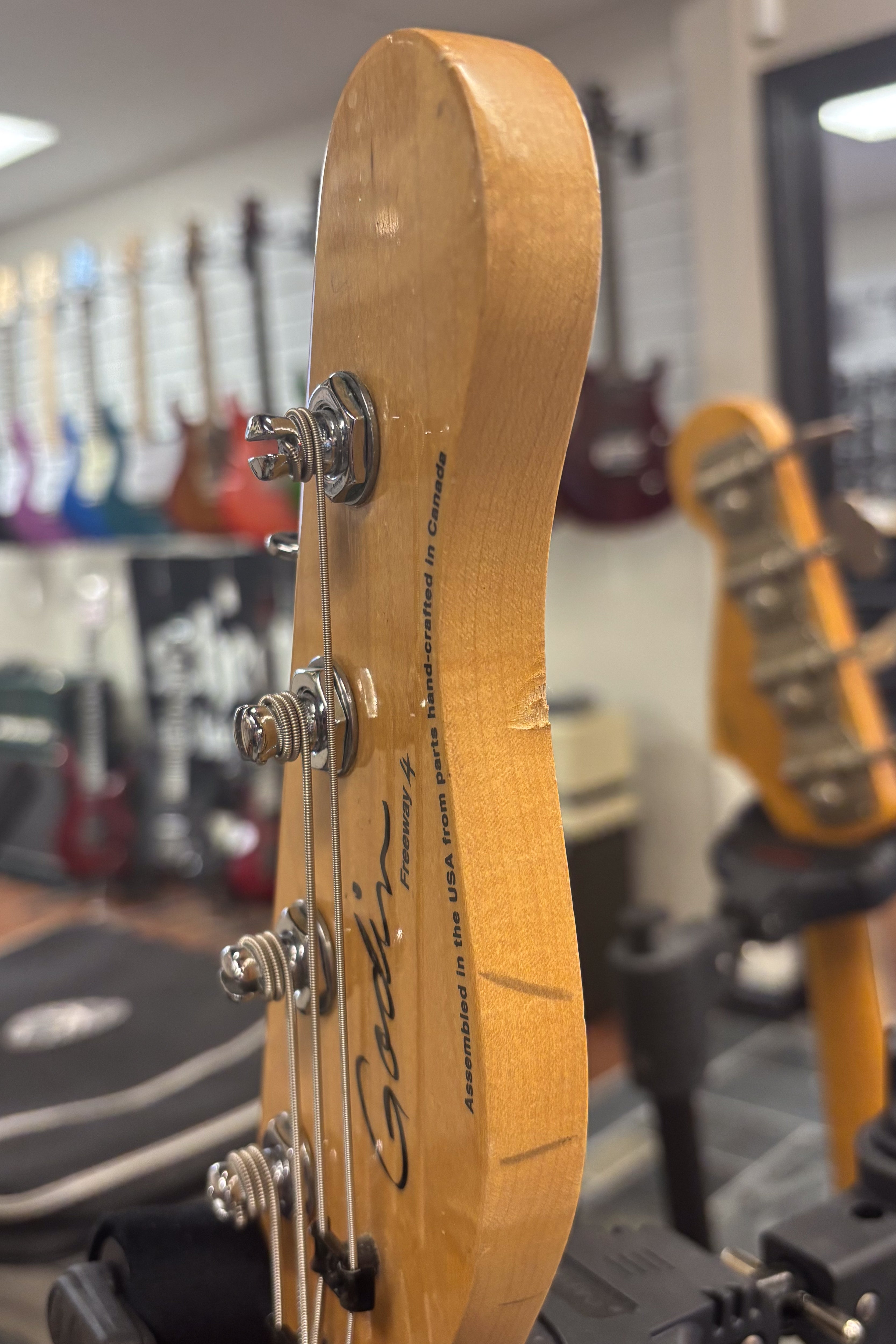 Godin Freeway Bass - Brown