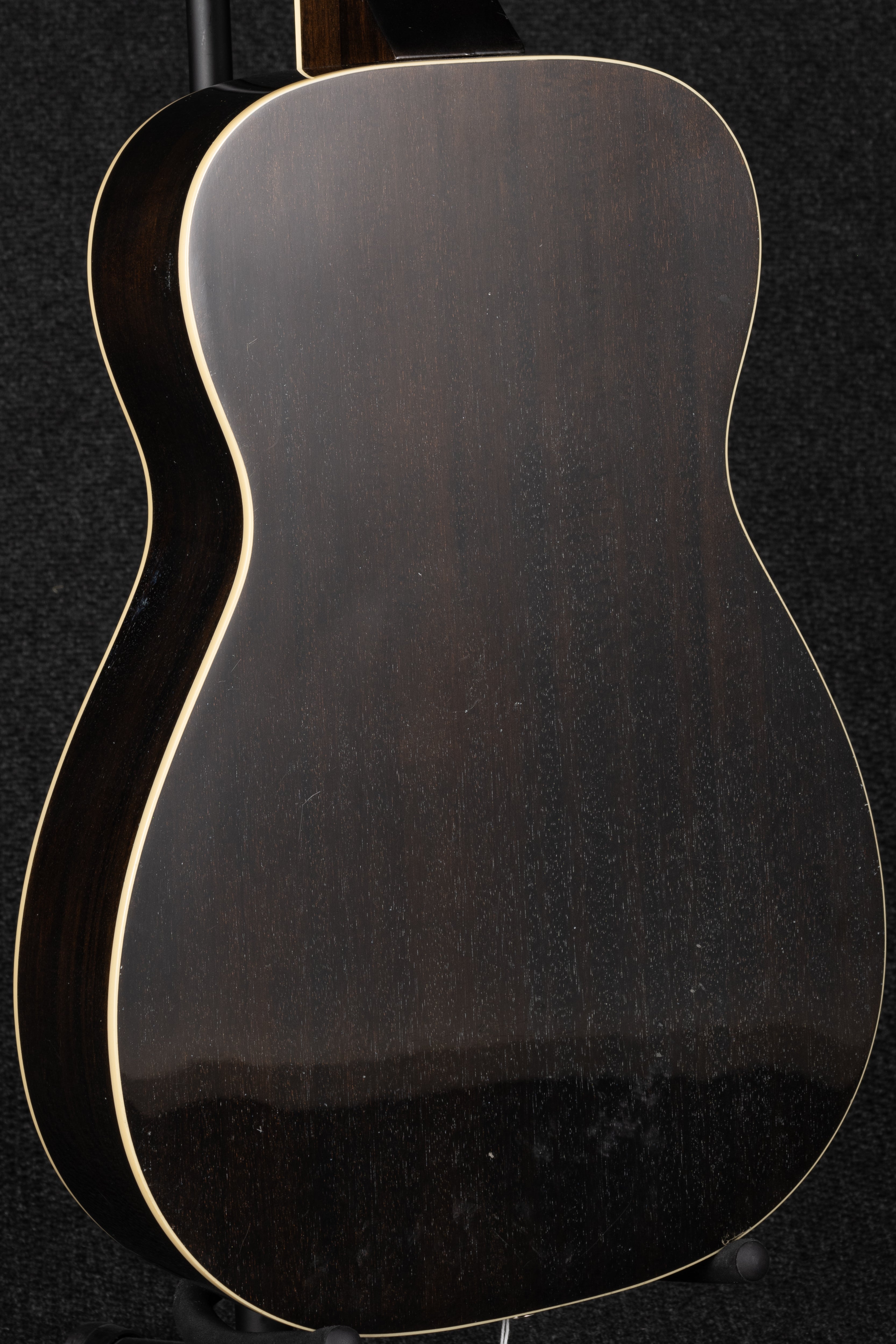 RD-52 Square Neck - Black Lightning