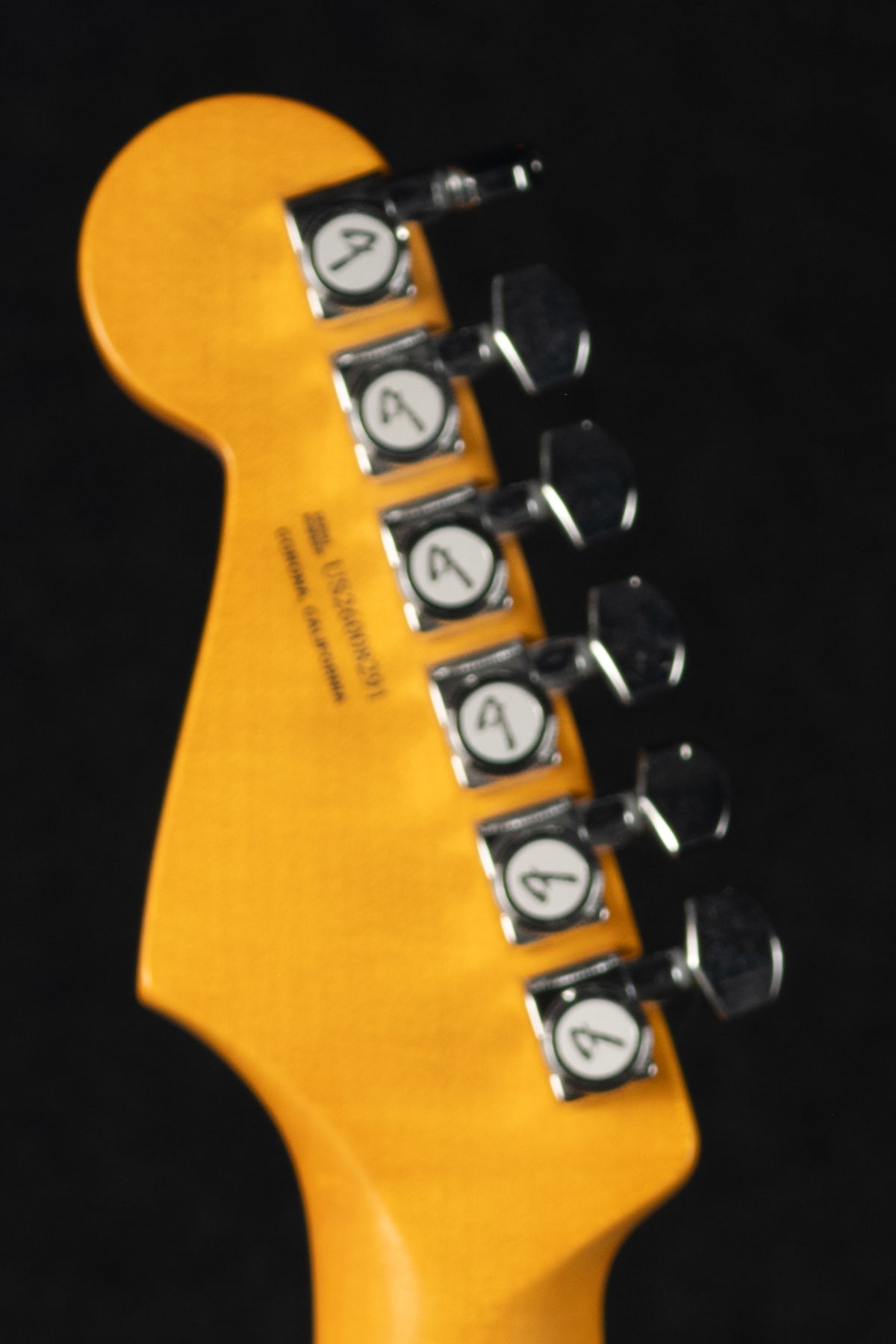 American Ultra Luxe Vintage '50s Stratocaster Three Tone Sunburst