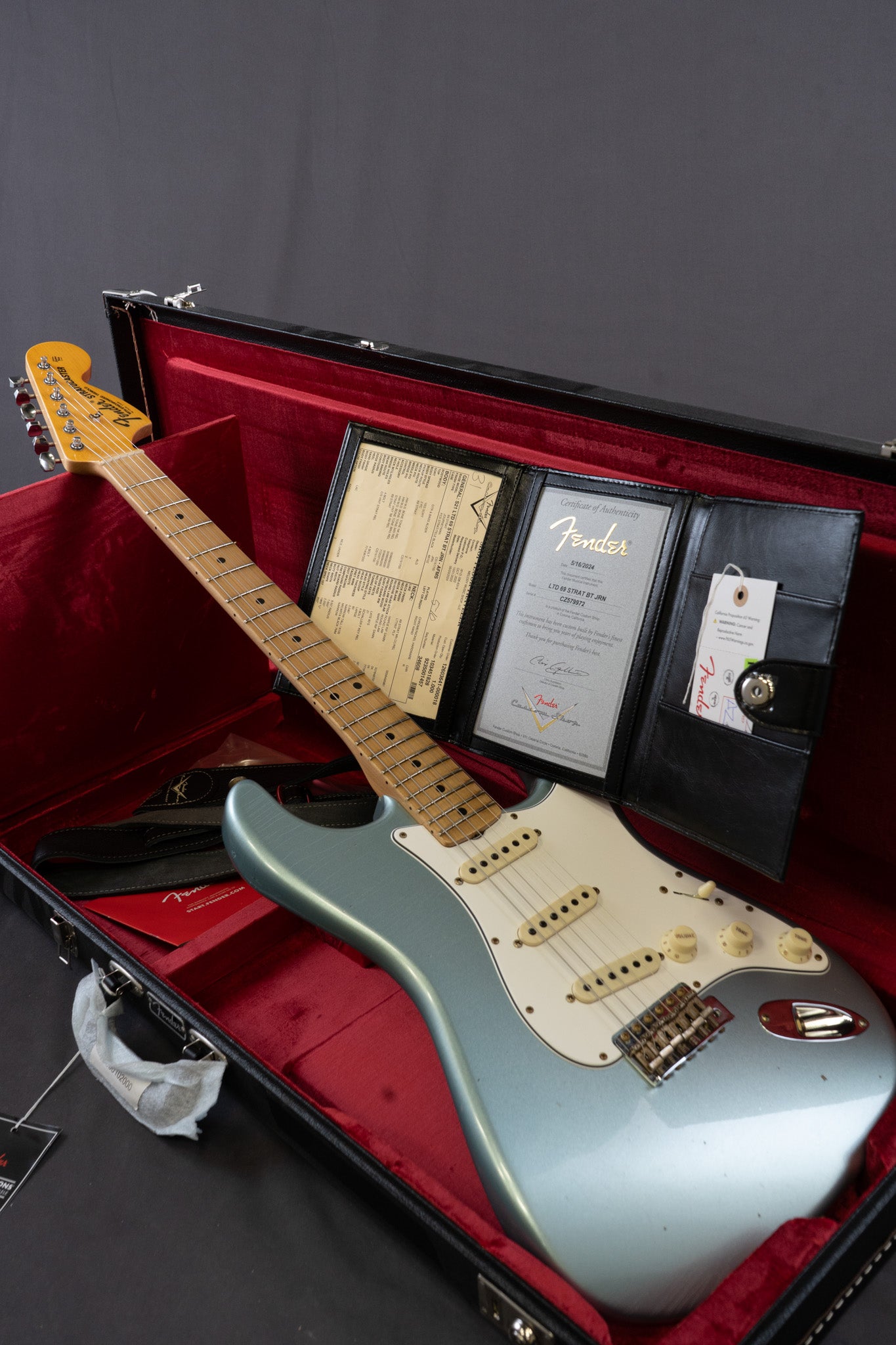 Limited '69 Stratocaster Journeyman Relic - Fire Mist Silver
