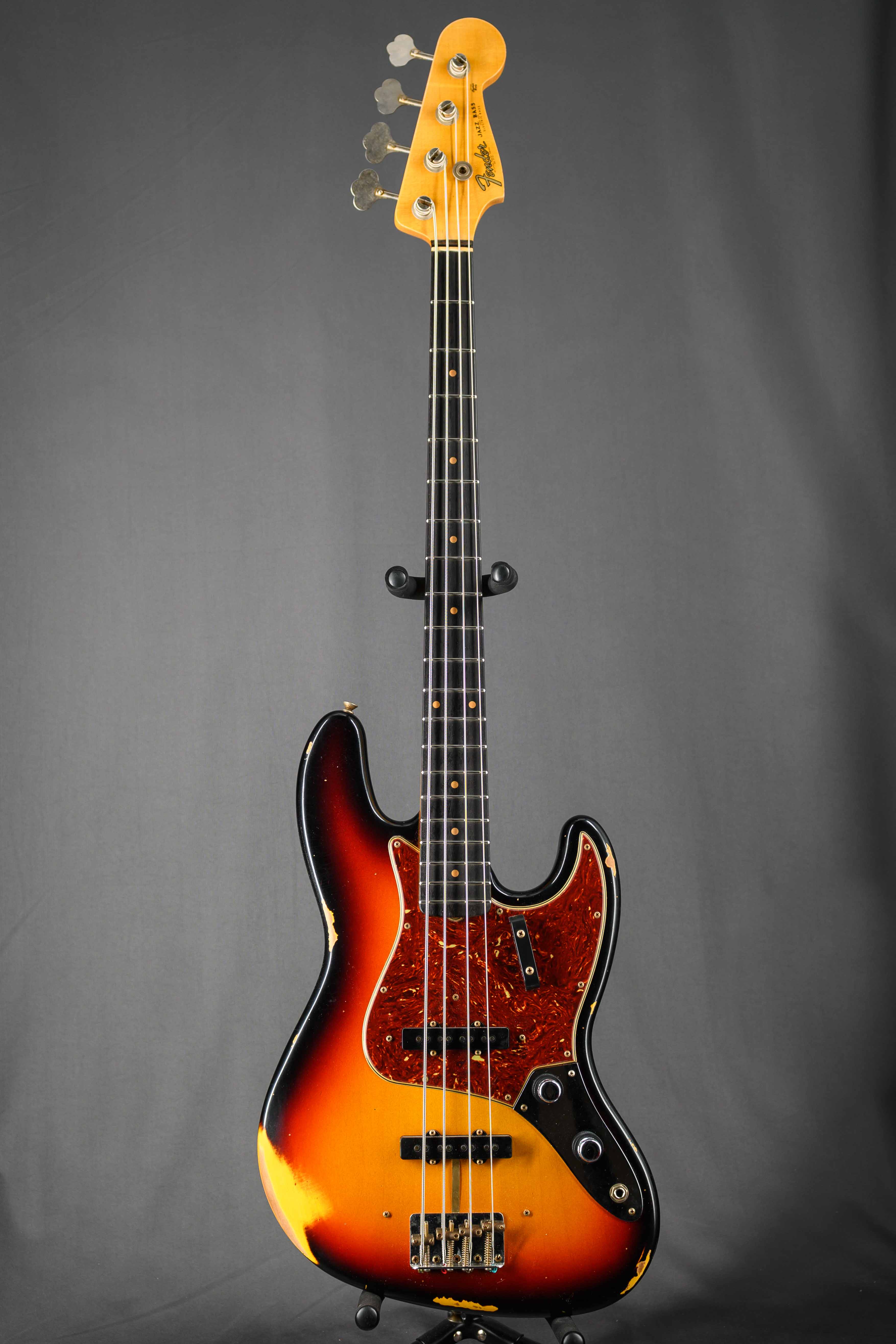 '62 Jazz Bass Relic - 3 Color Sunburst