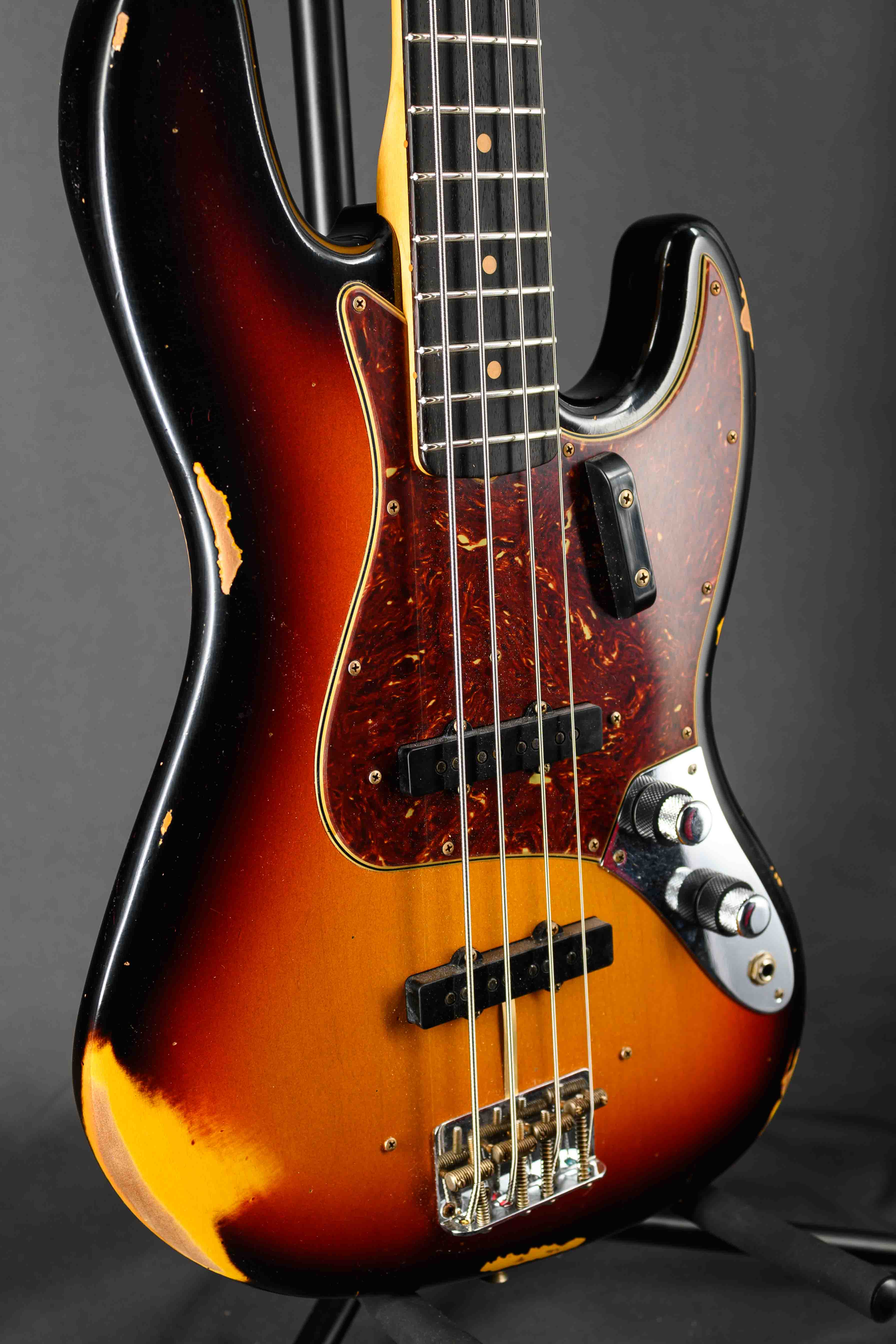 '62 Jazz Bass Relic - 3 Color Sunburst