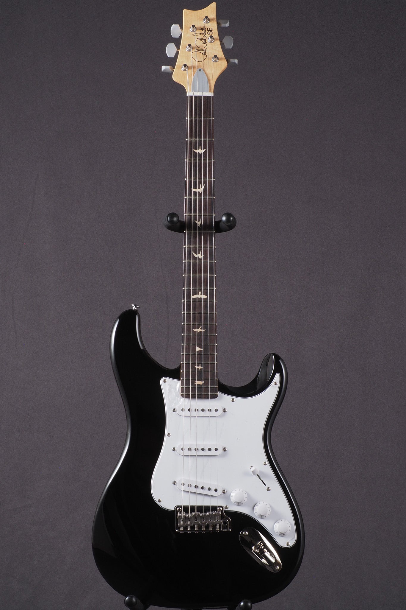 SE Silver Sky - Piano Black