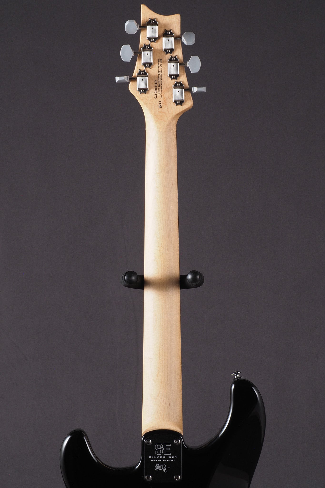 SE Silver Sky - Piano Black