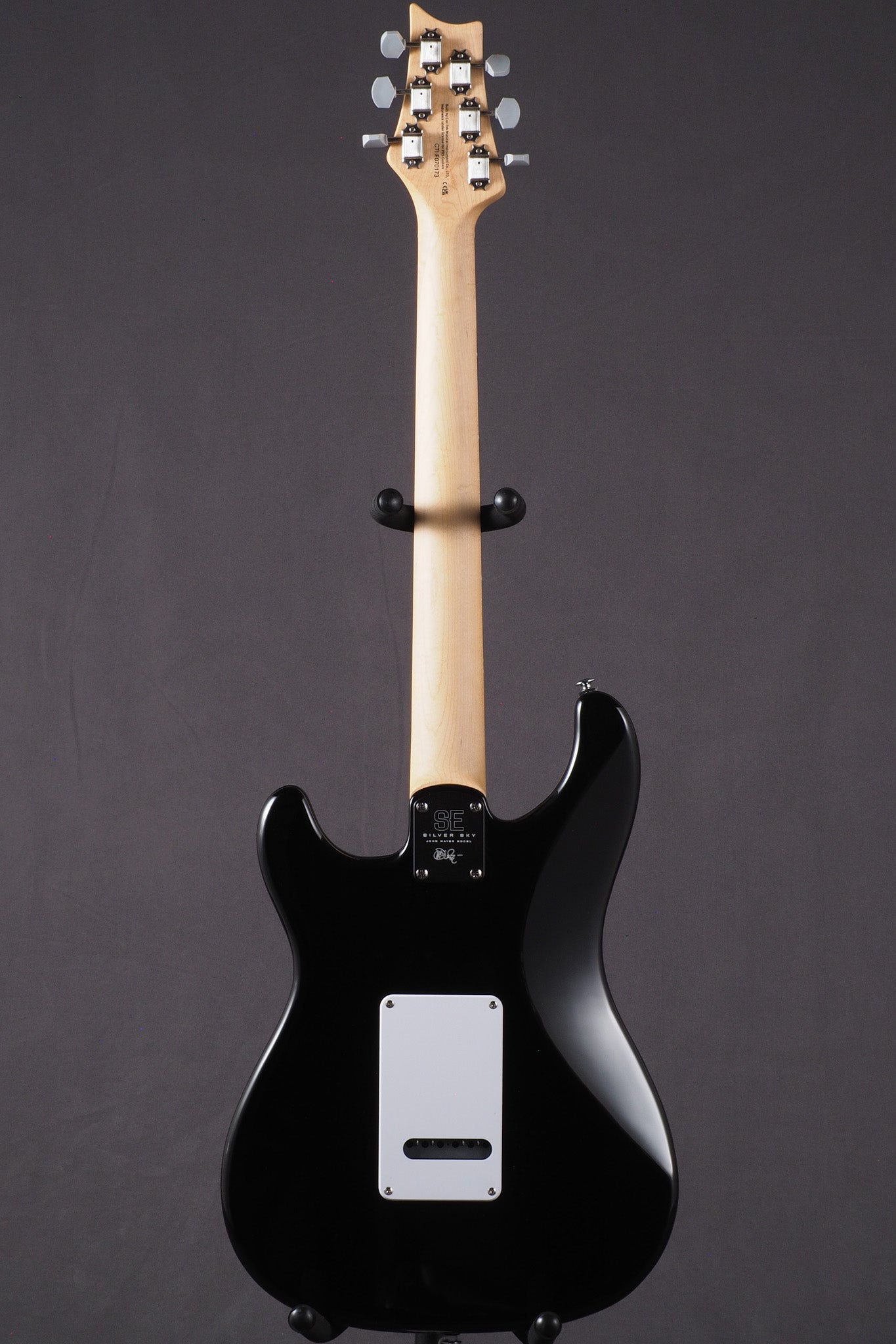 SE Silver Sky - Piano Black