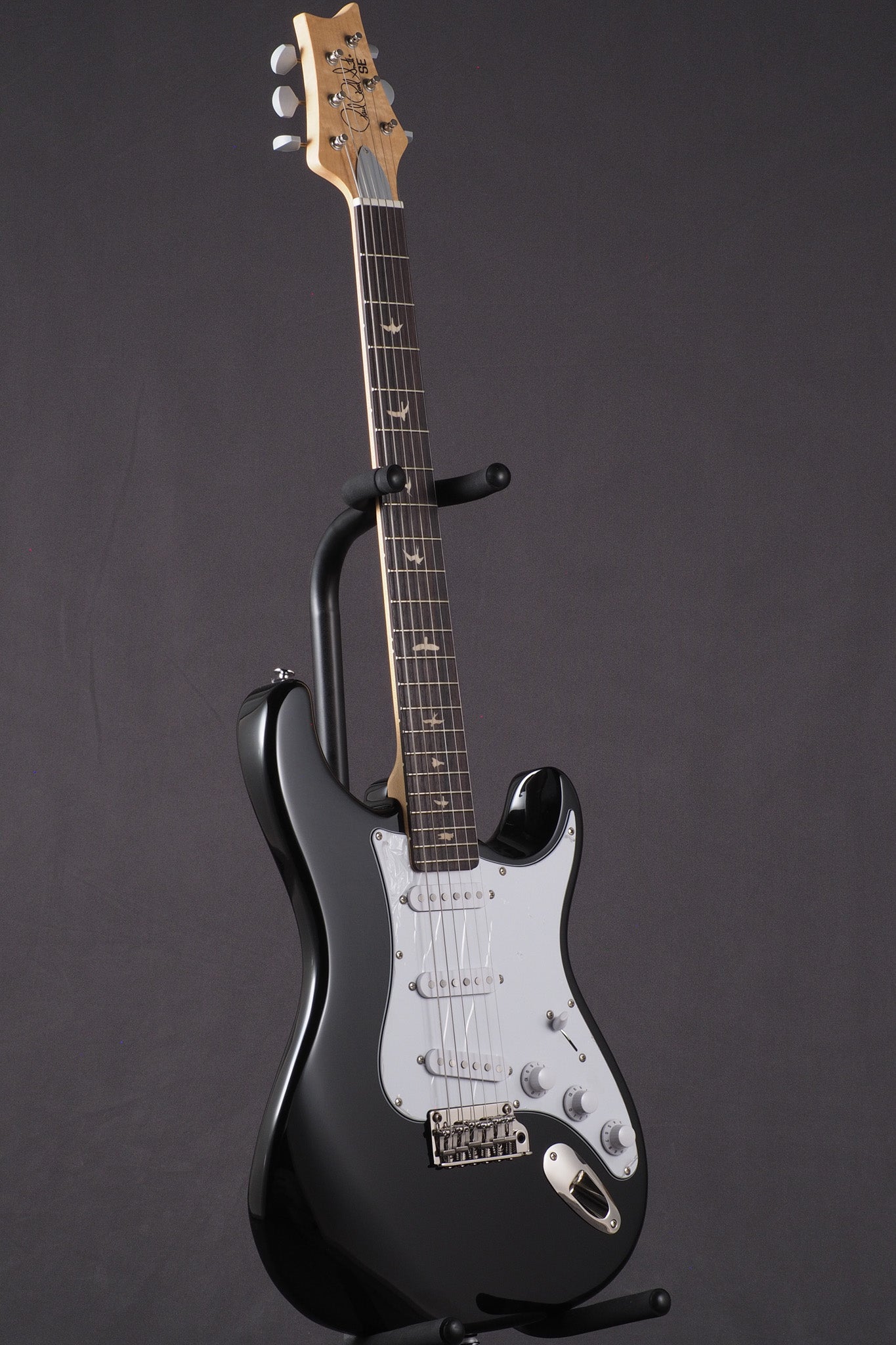 SE Silver Sky - Piano Black