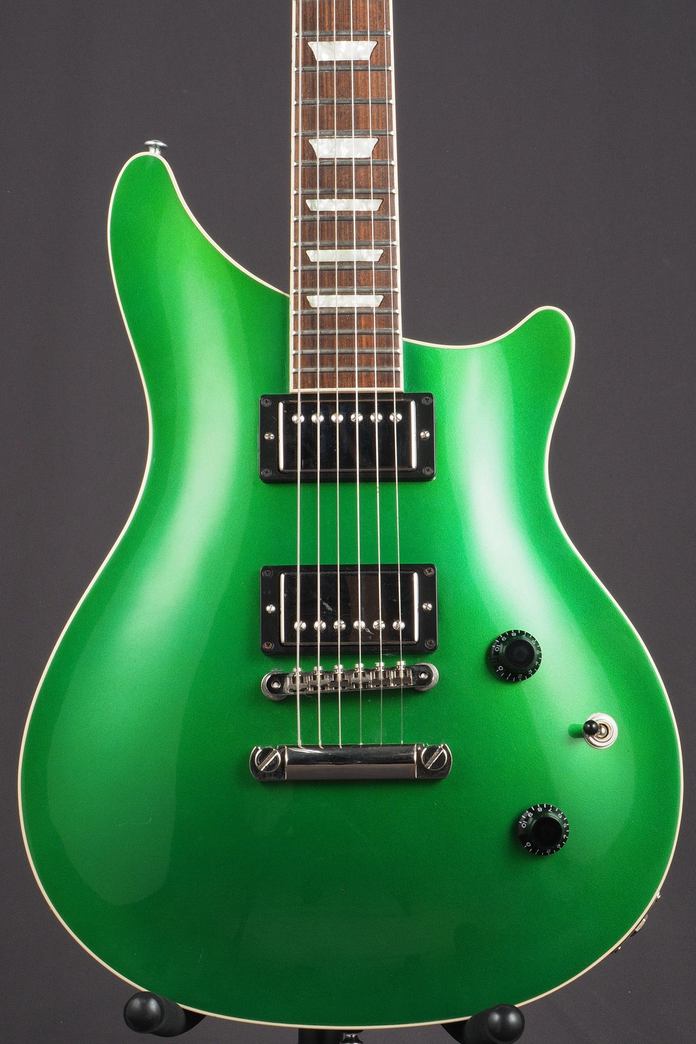 Modern Double Cut Standard - Metallic Alien Green