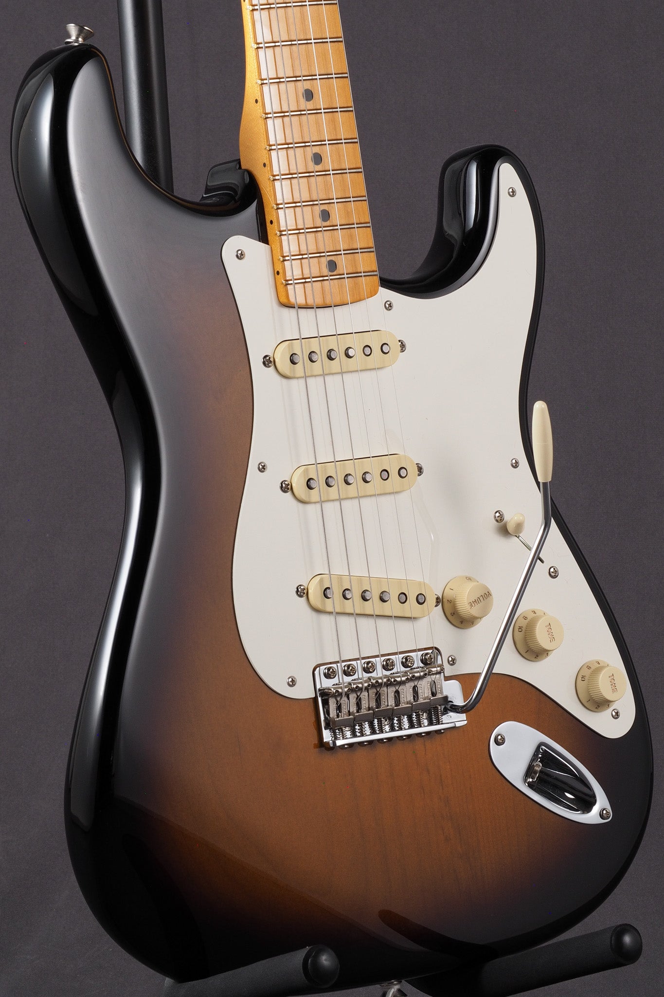 '57 American Vintage II Stratocaster - 2-Color Sunburst
