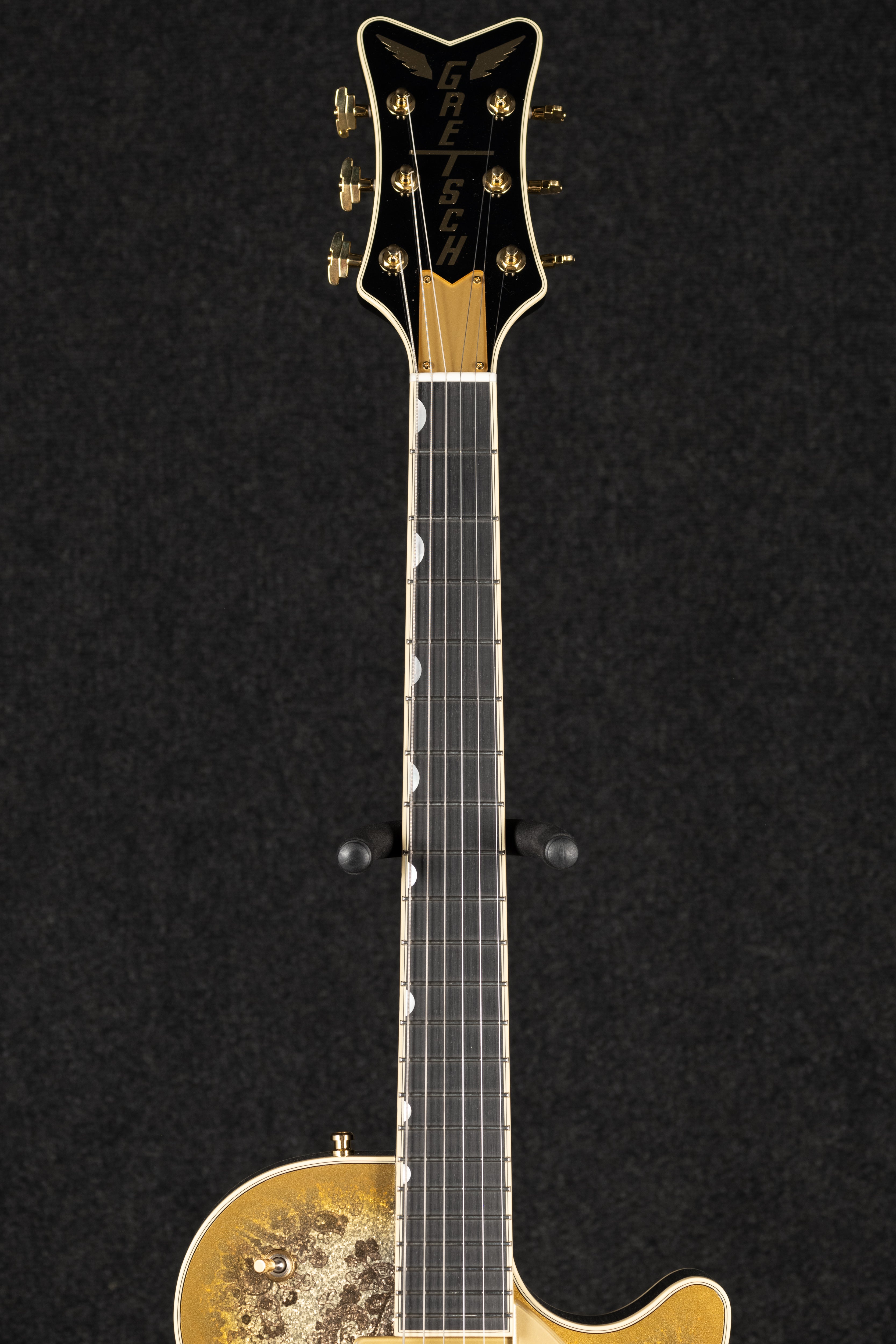 G6134TG Paisley Penguin - Gold Paisley Burst