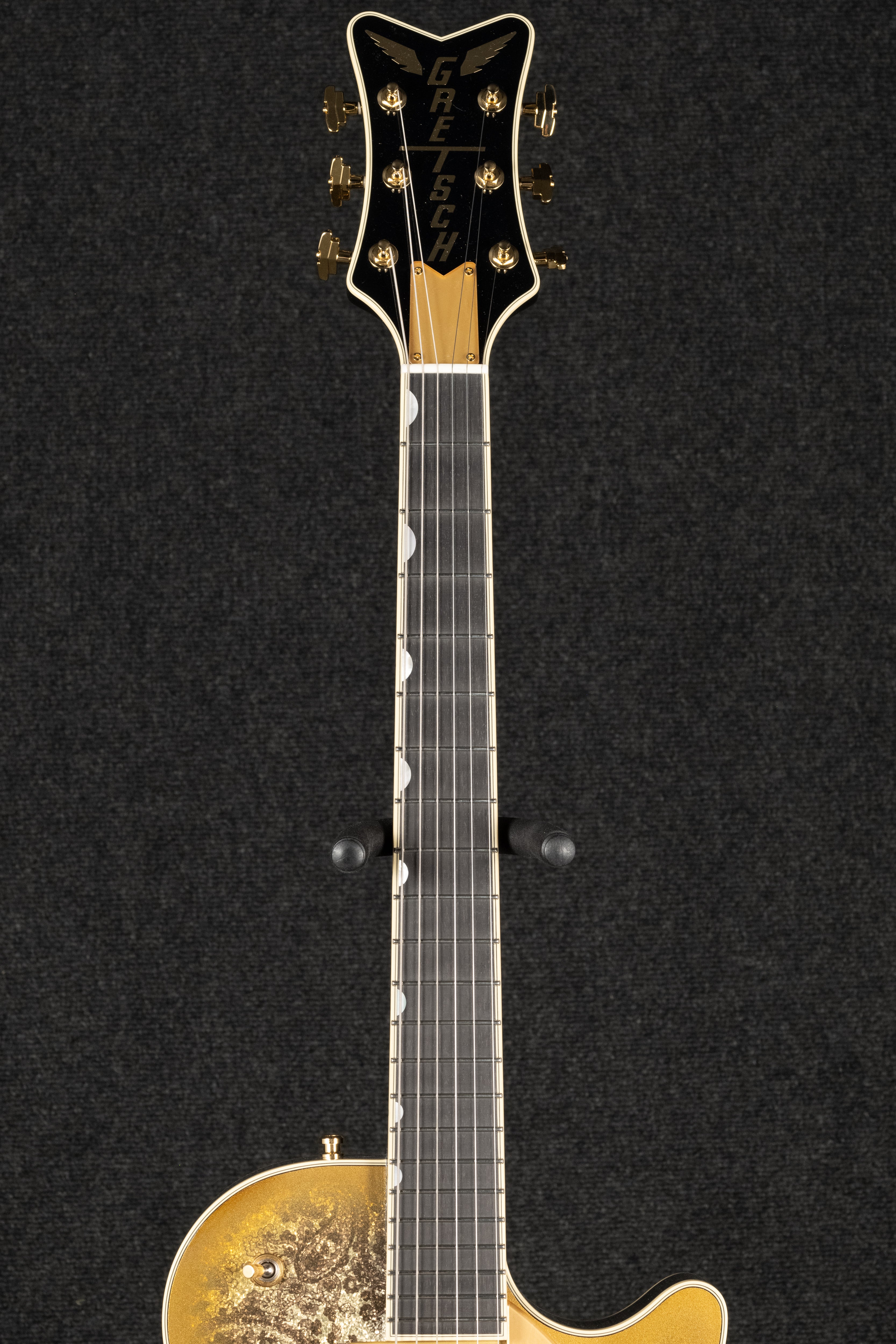 G6134TG Paisley Penguin - Gold Paisley Burst