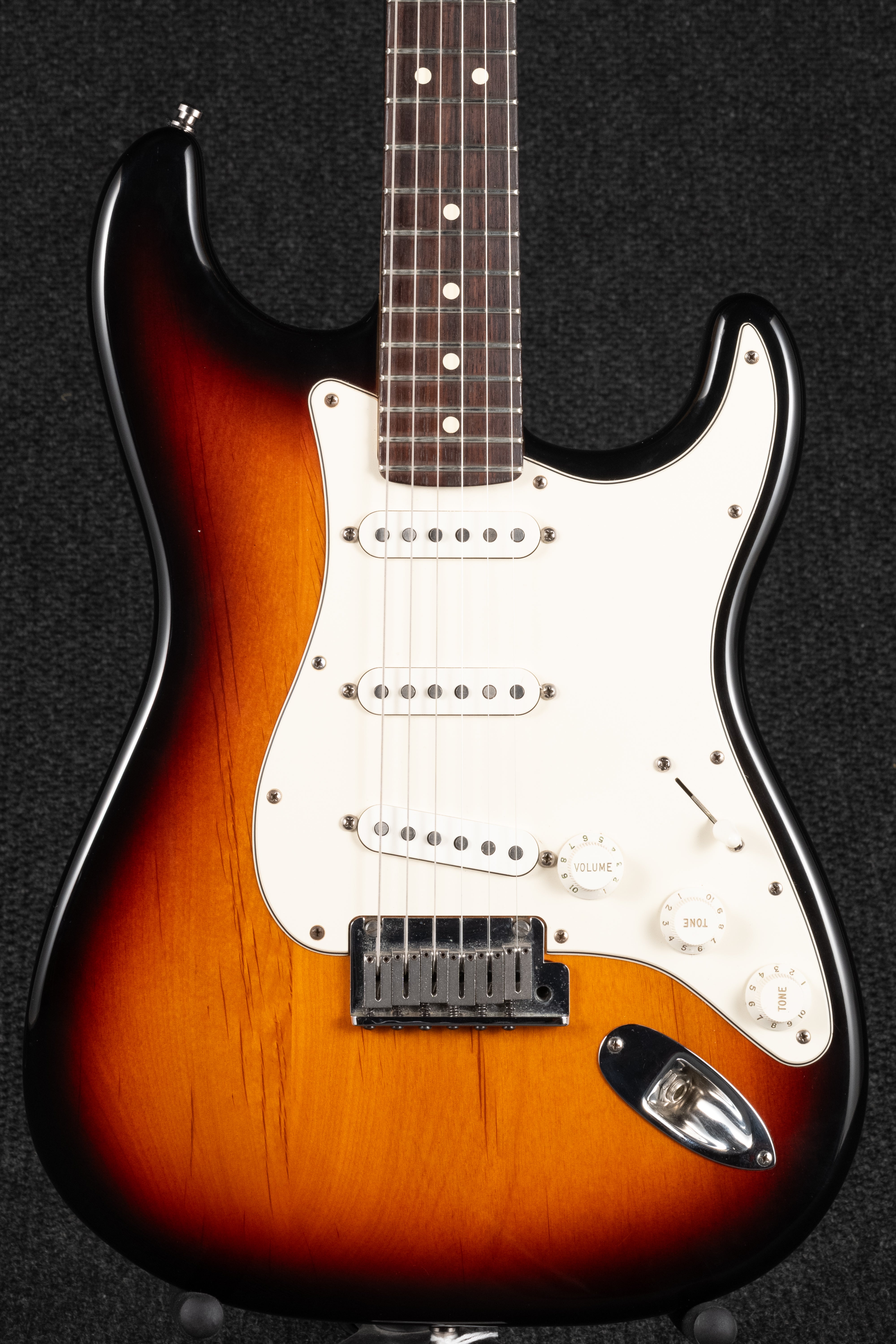 American Standard Stratocaster - 3-Color Sunburst