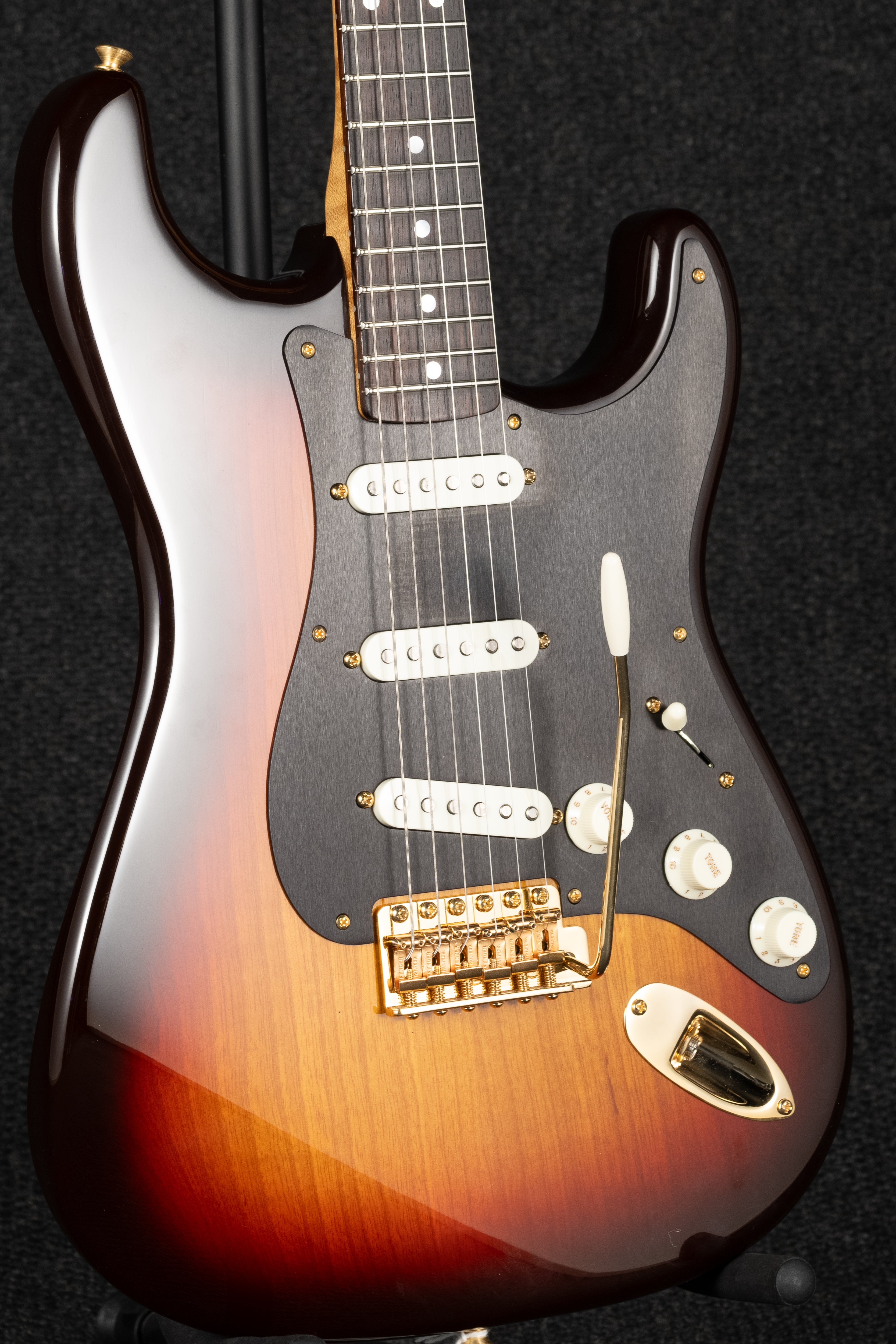 American Custom Strat Roasted Birdseye - 2-Tone Sunburst