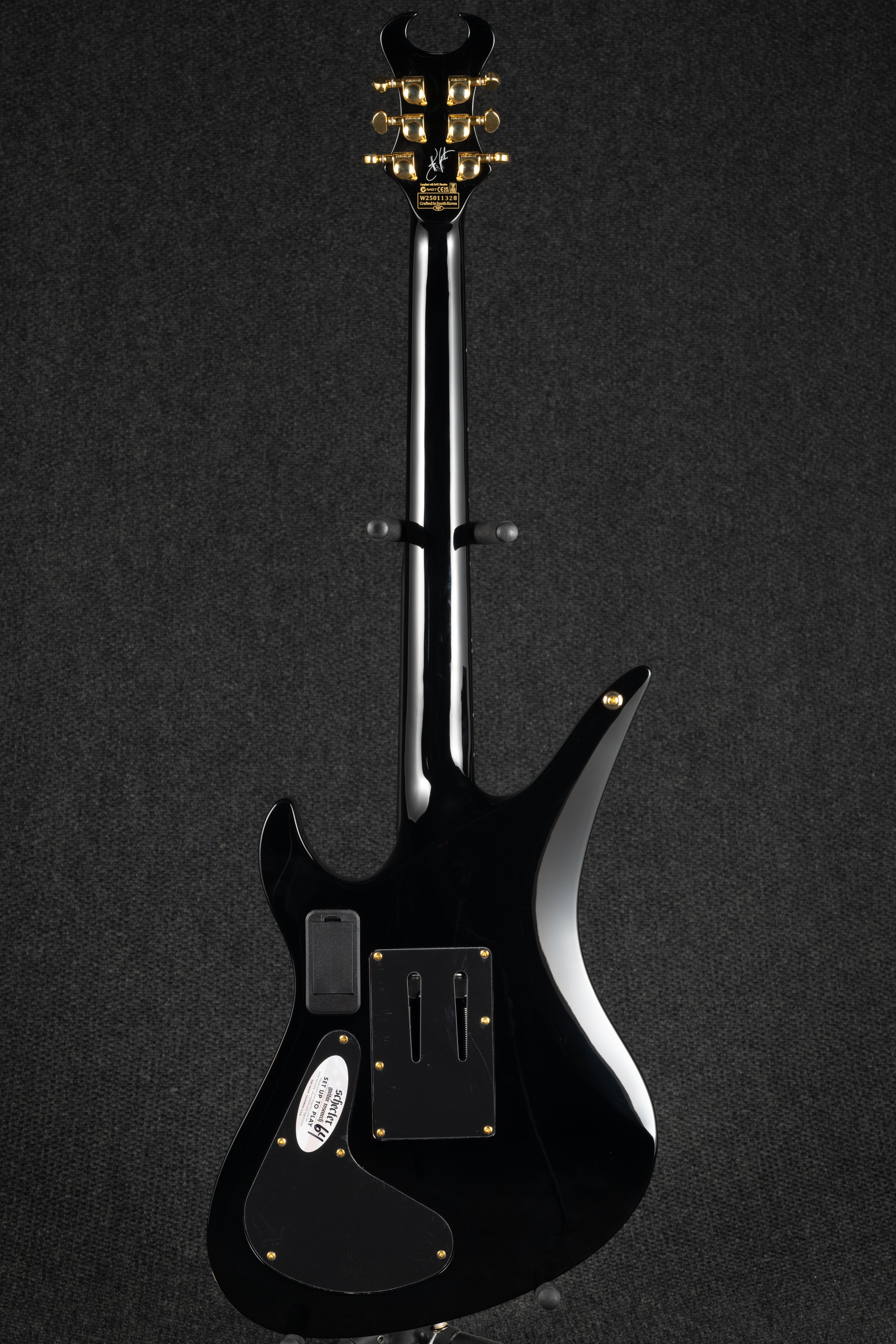 Synyster Custom-S - Gloss Black with Gold Pinstripes