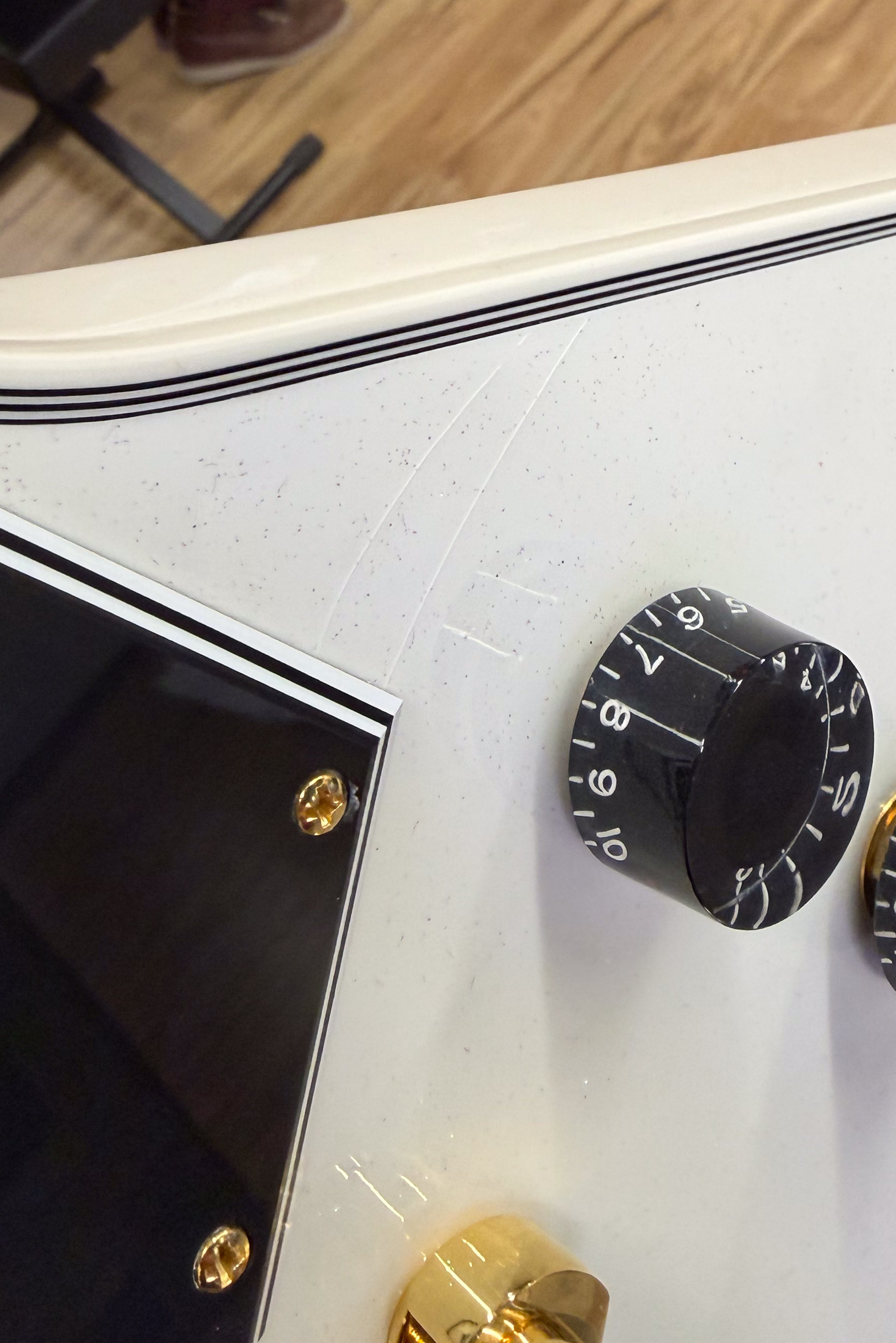 Explorer Custom - Alpine White Sparkle