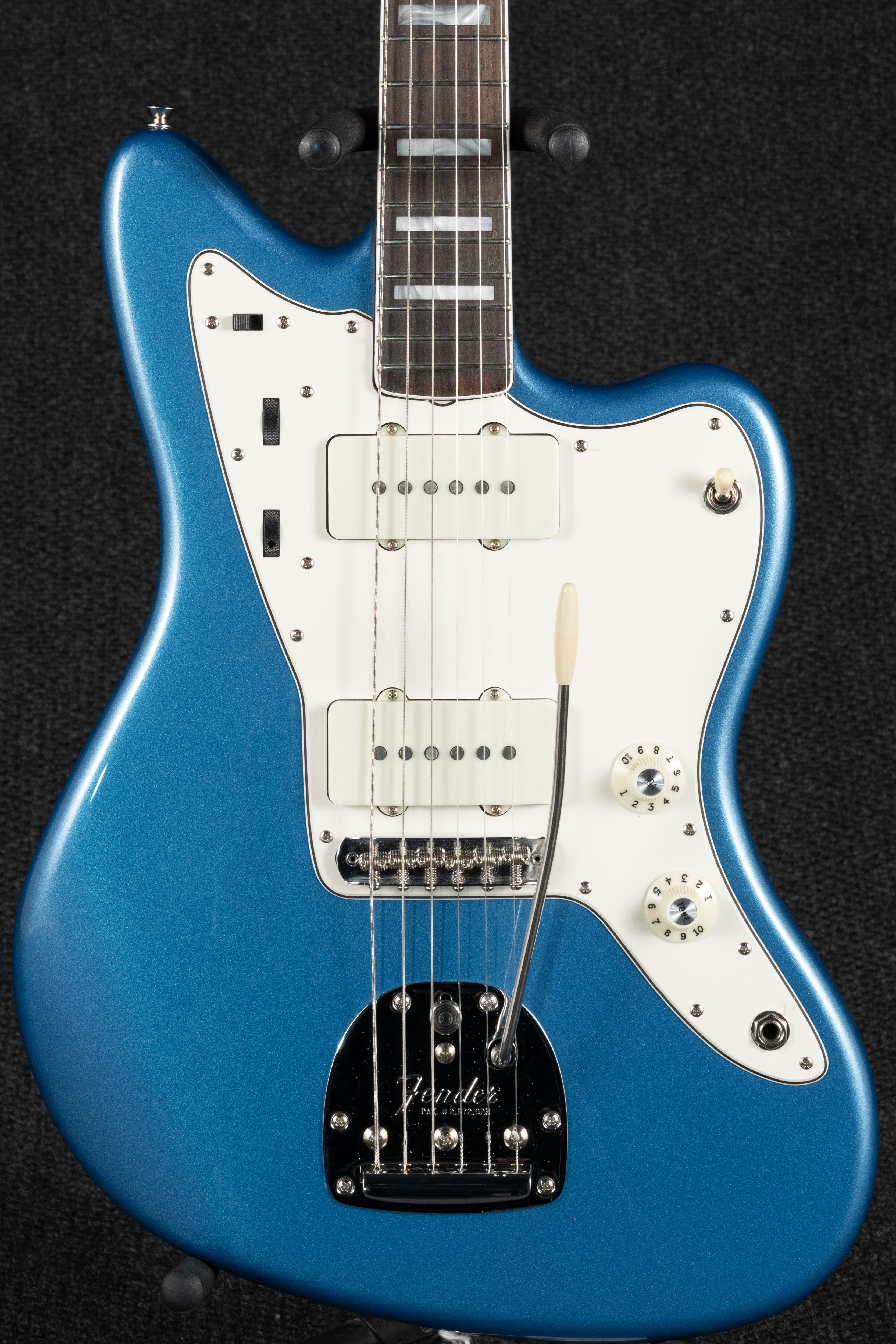 American Vintage Series 1966 Jazzmaster - Lake Placid Blue