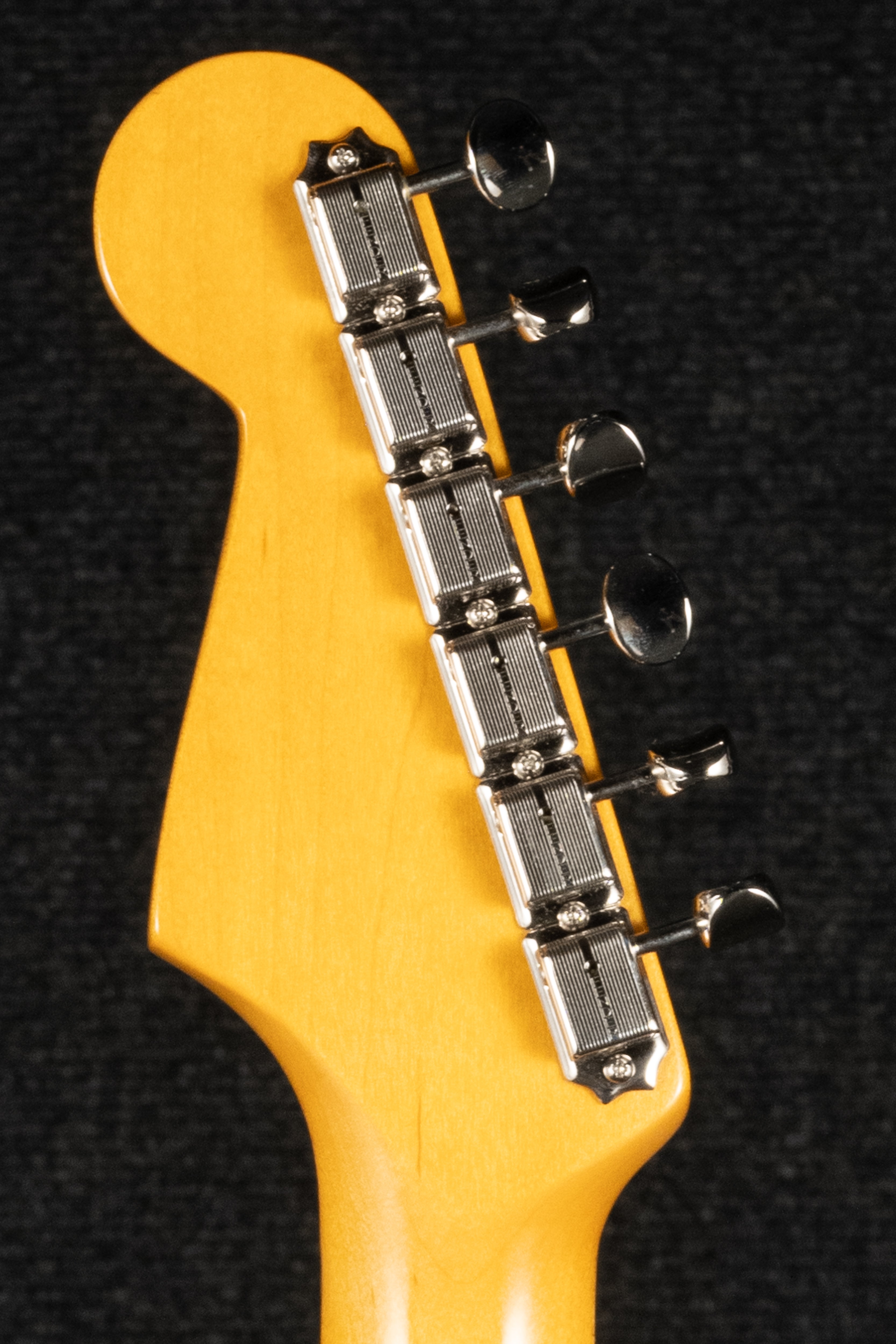 American Vintage II 1965 Stratocaster - Candy Apple Red