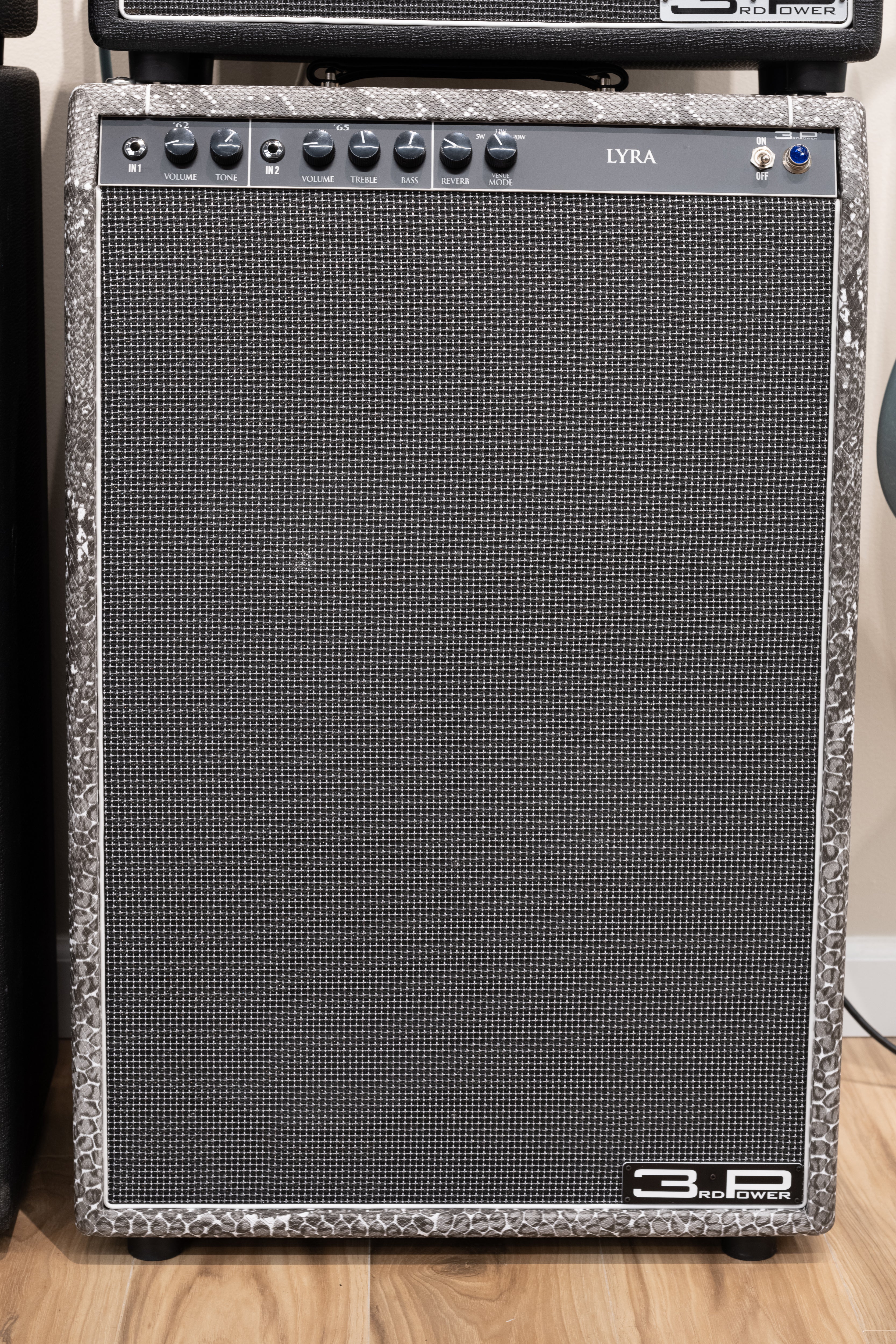Custom Lyra Highline 310 Combo Amplifier - White Snake