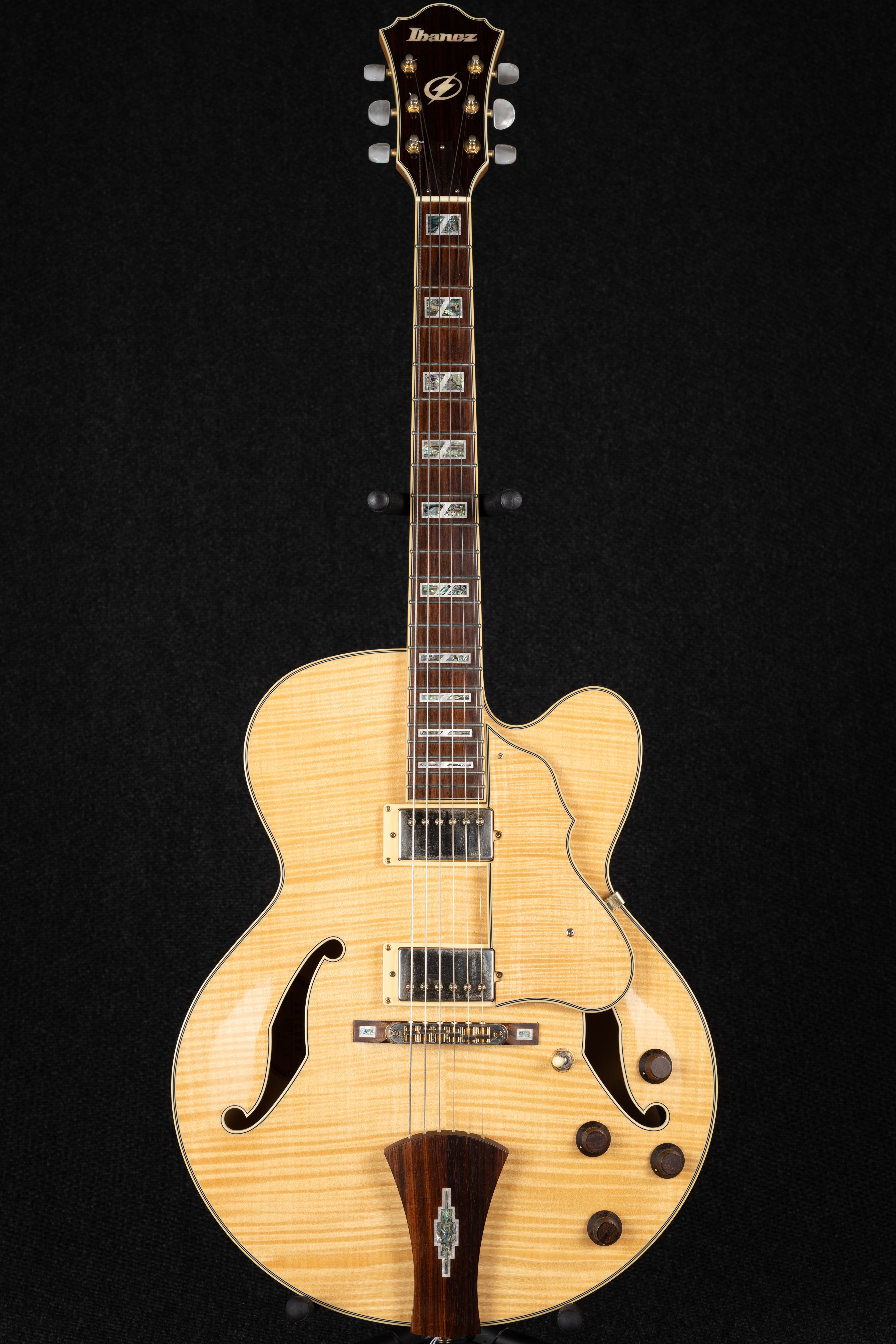 AF105-NT-12-01 Archtop - Natural