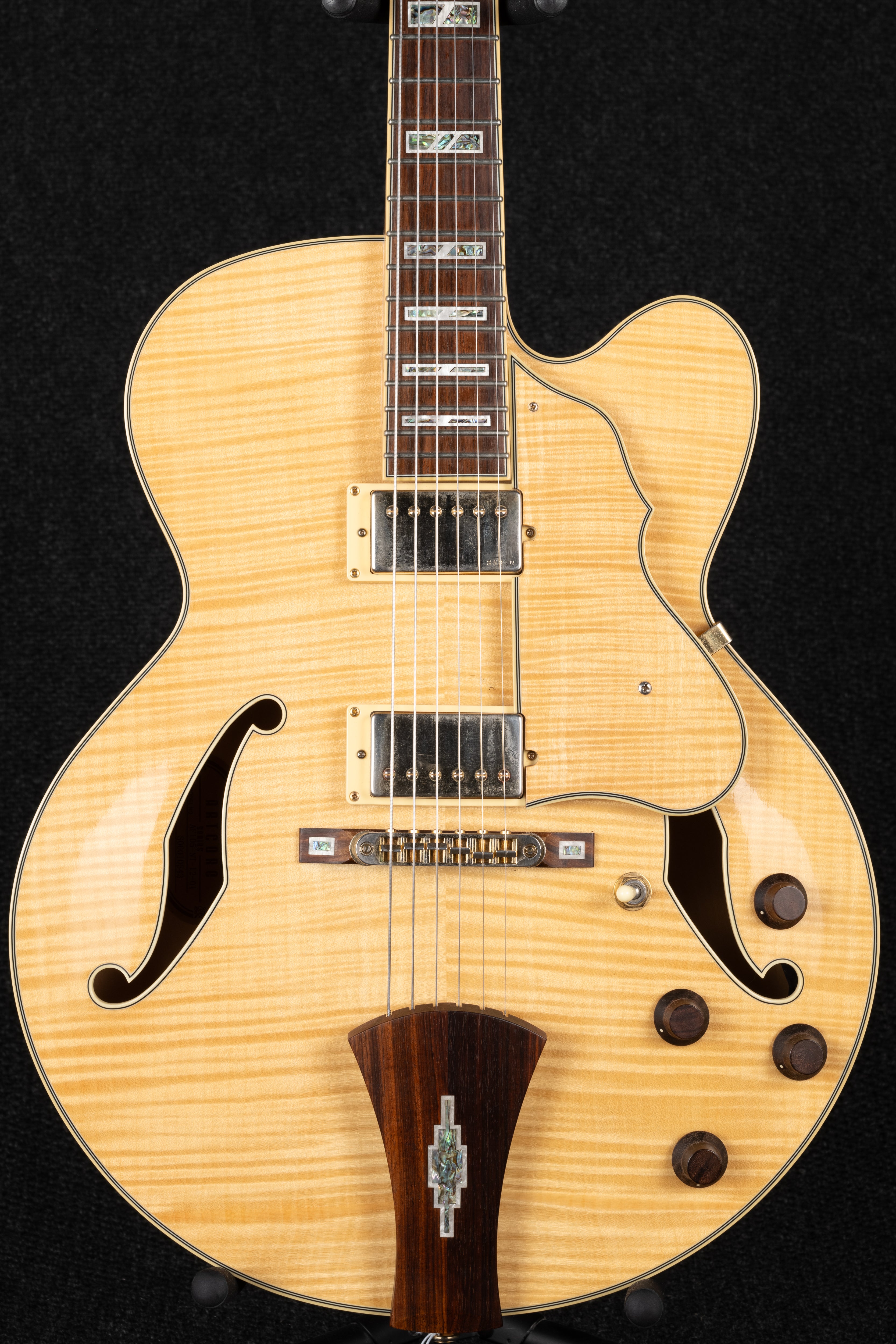 AF105-NT-12-01 Archtop - Natural