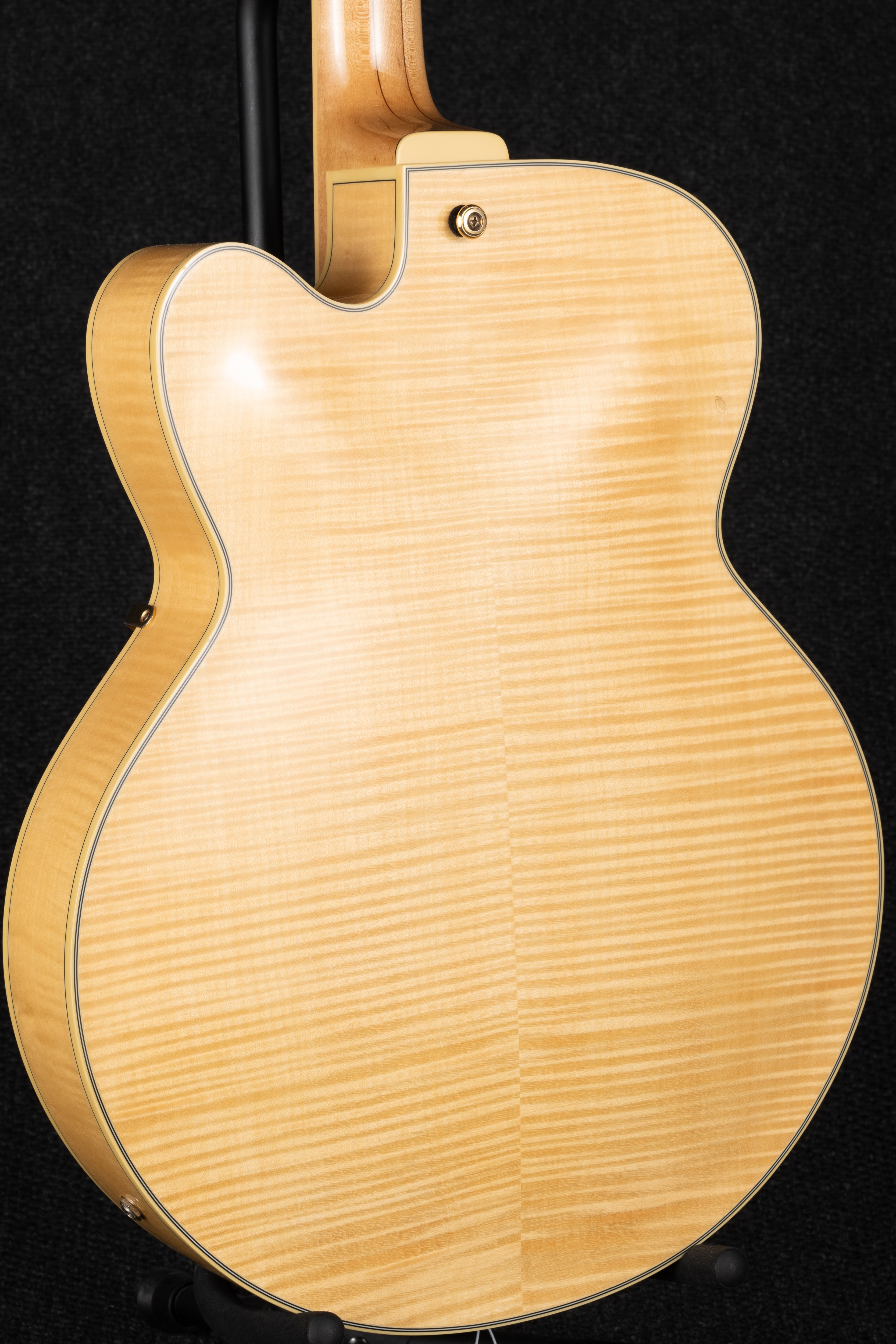 AF105-NT-12-01 Archtop - Natural
