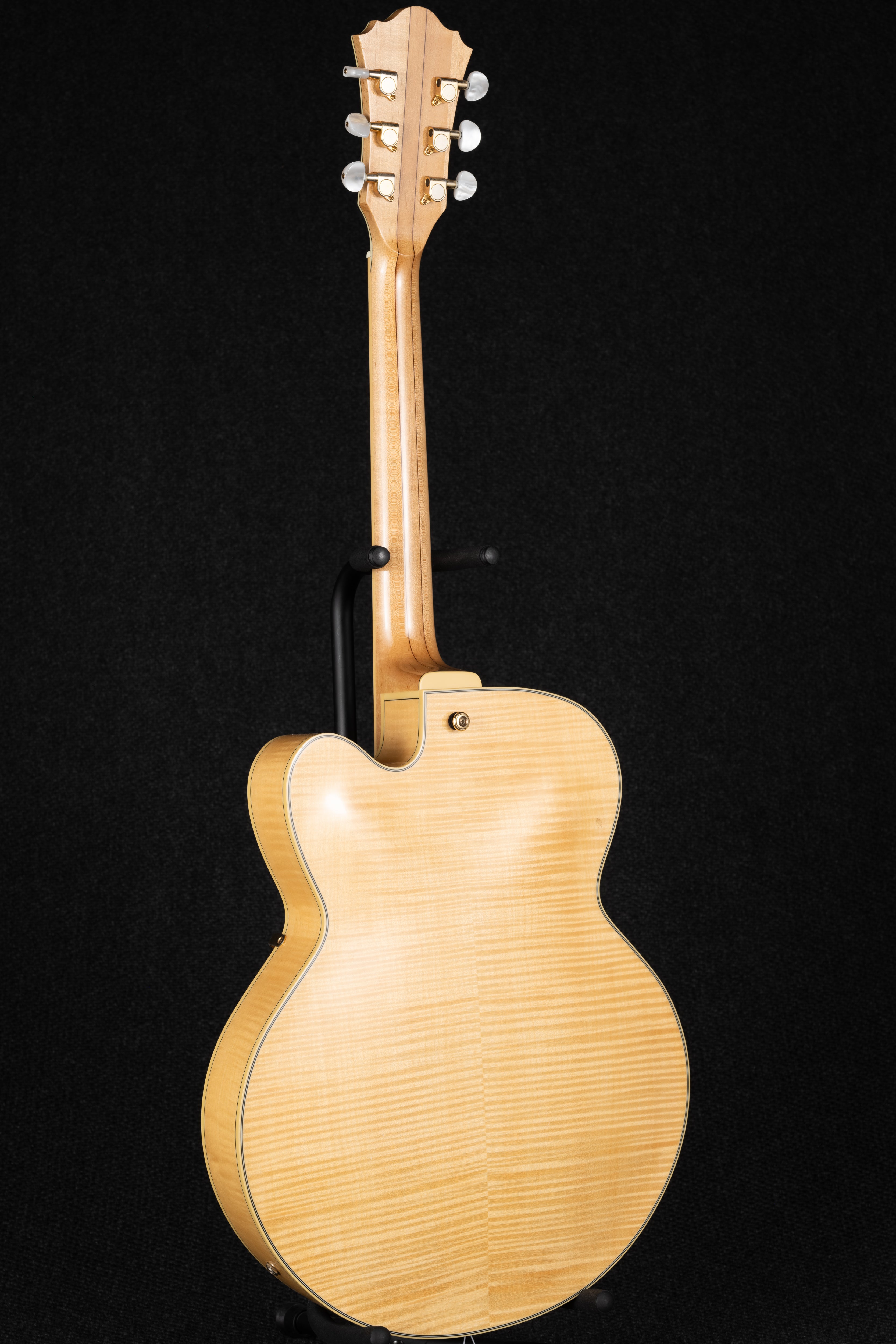 AF105-NT-12-01 Archtop - Natural