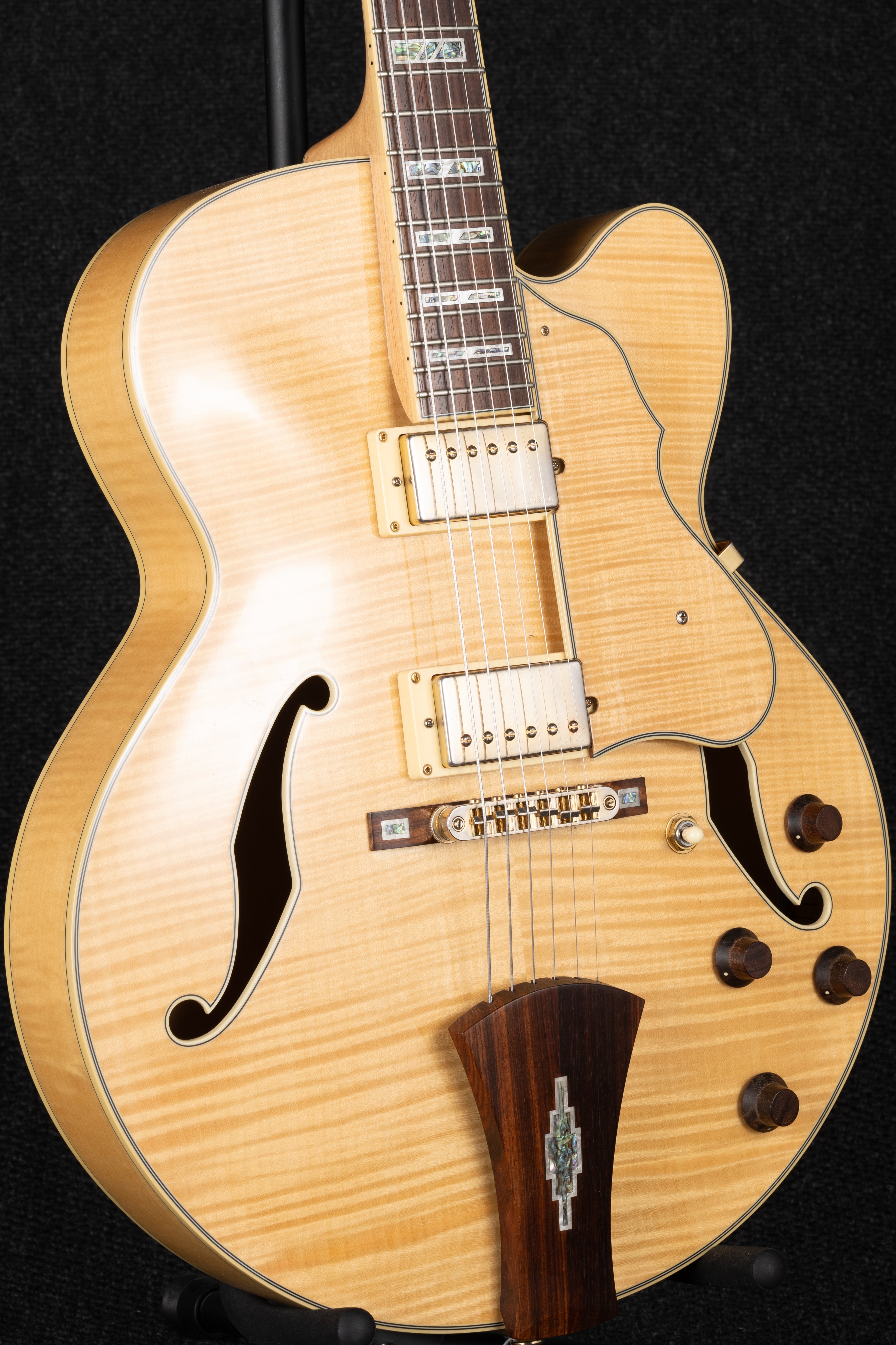 AF105-NT-12-01 Archtop - Natural
