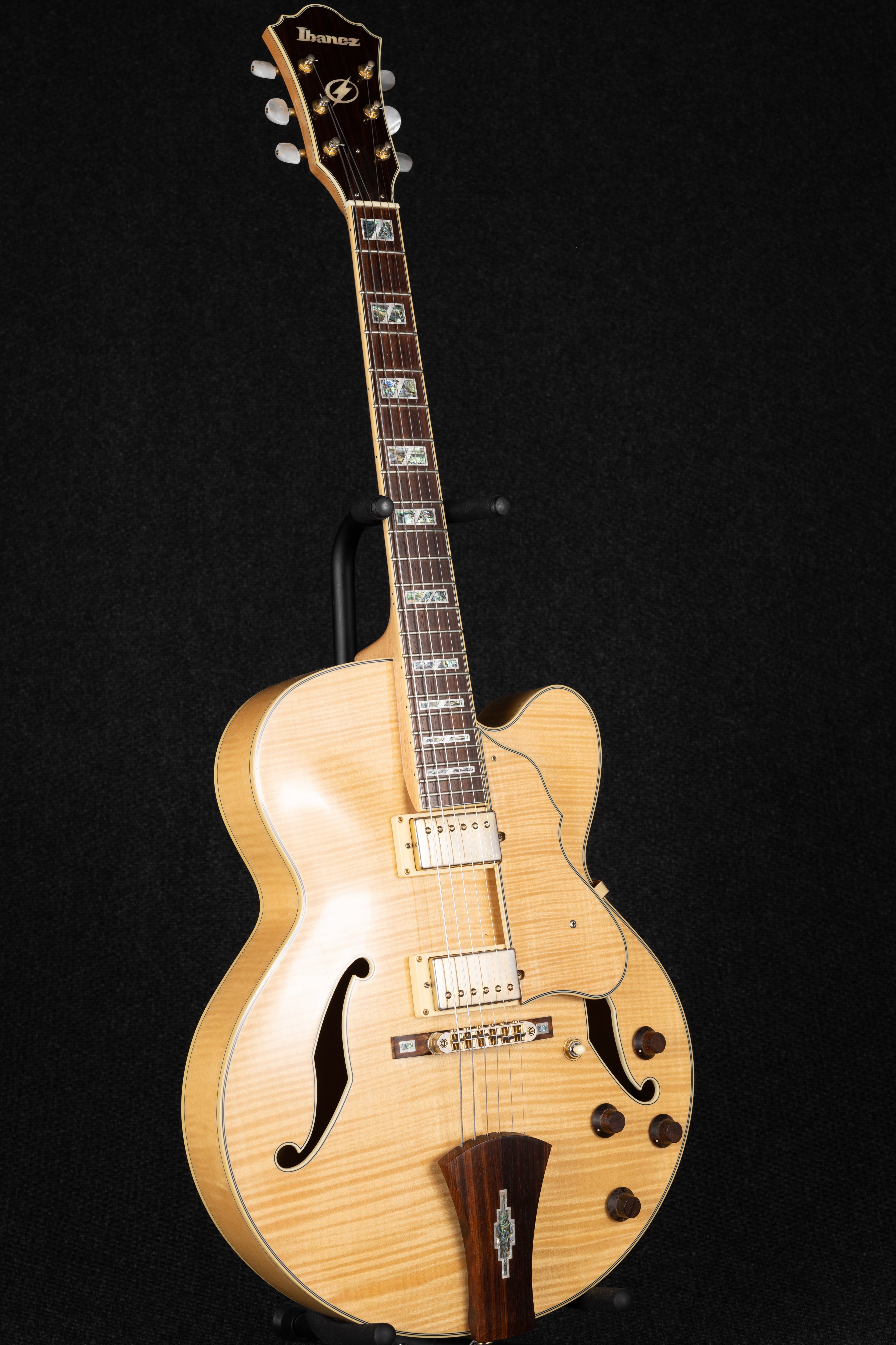 AF105-NT-12-01 Archtop - Natural