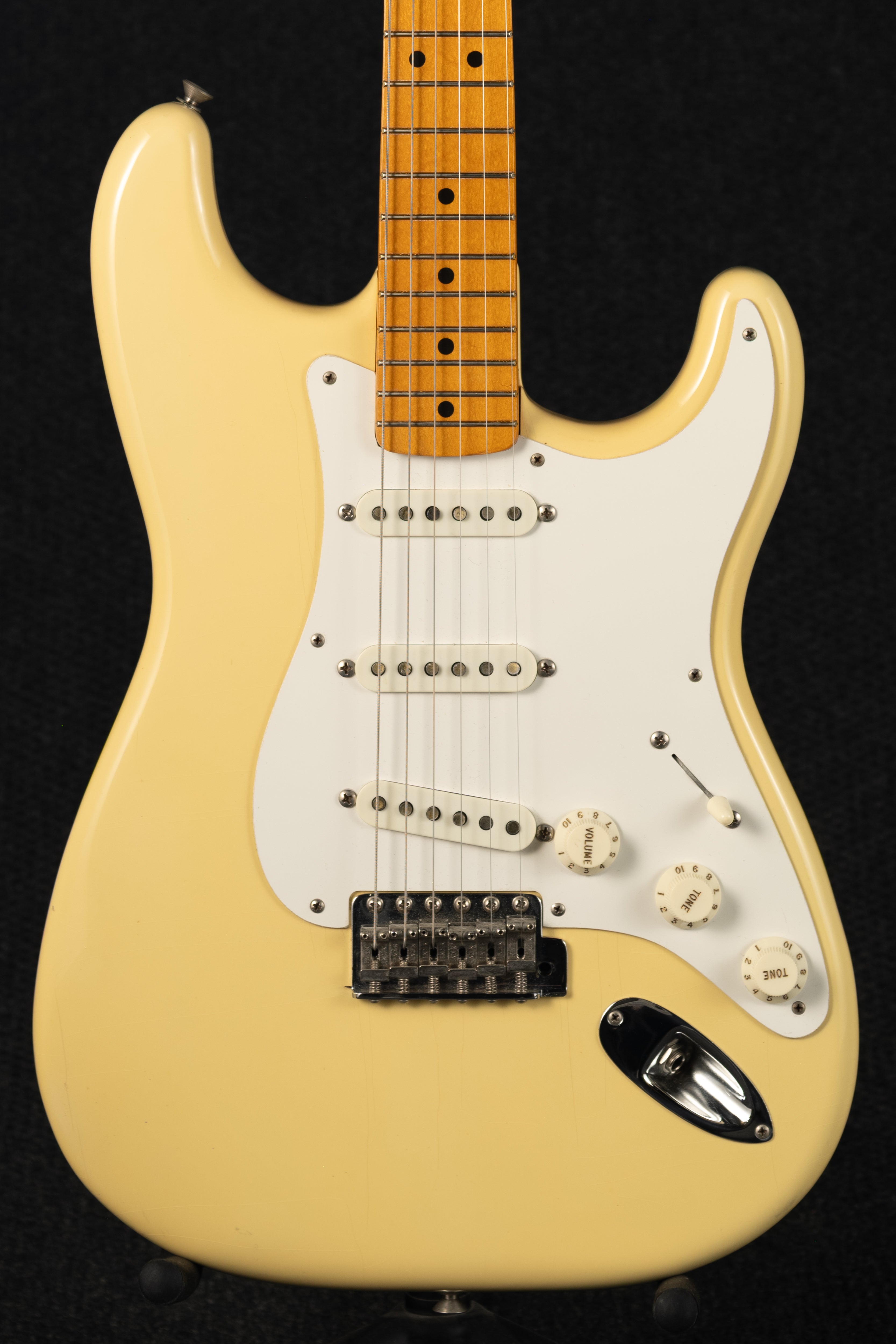1984年Fender 57 Vintage Stratocaster 1984 Fender '57 Strat Reissue - Vintage White