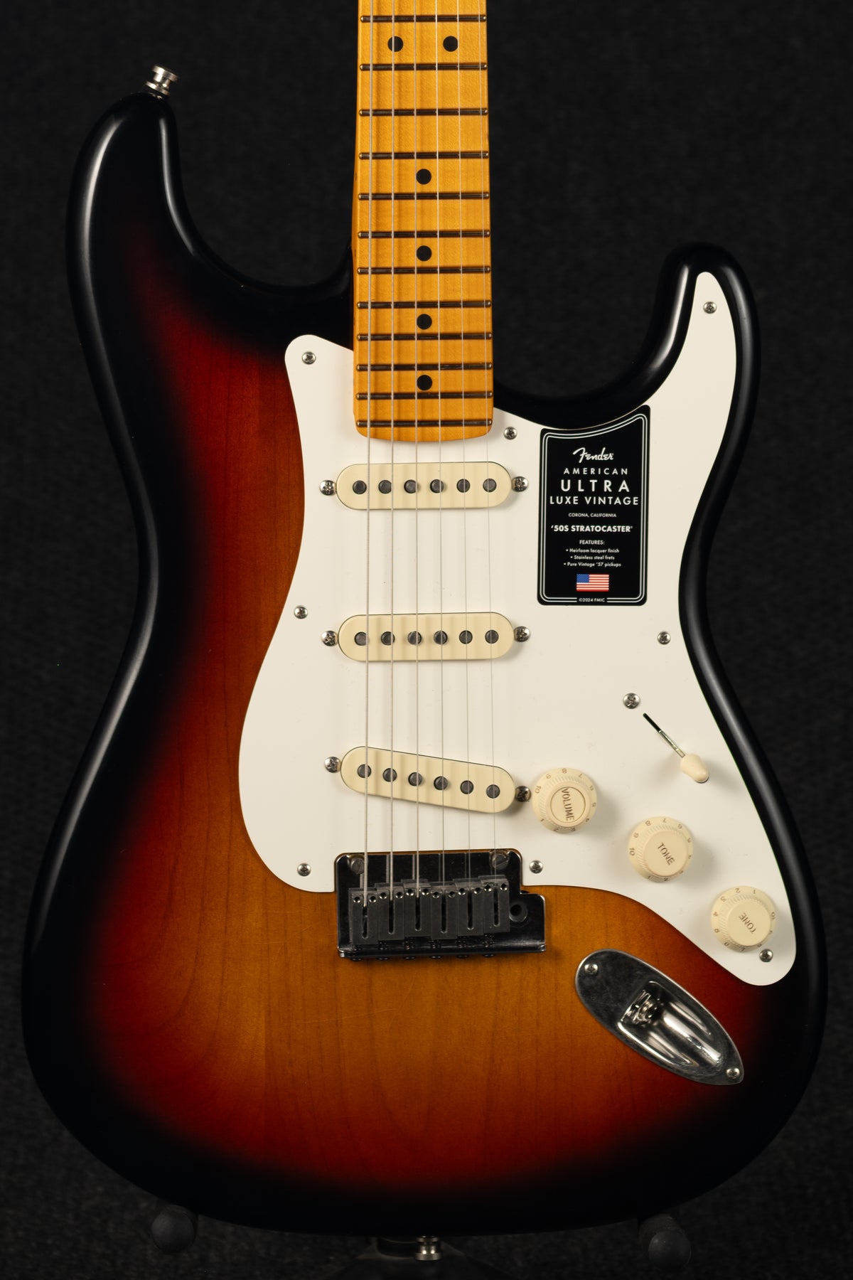 American Ultra Luxe Vintage '50s Stratocaster Three Tone Sunburst