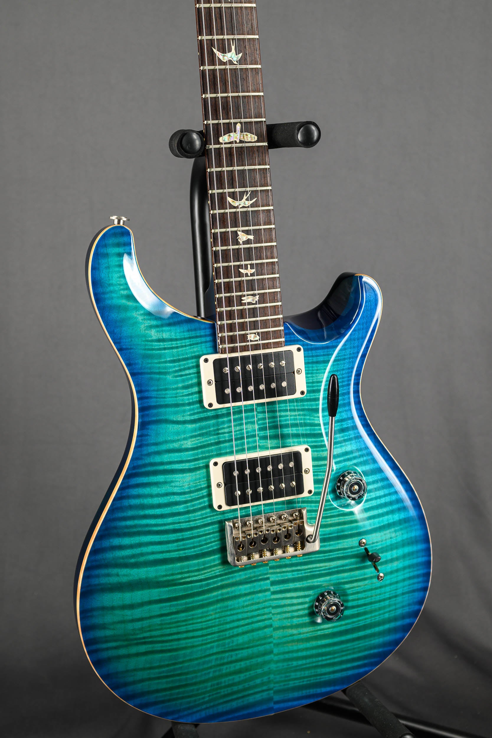 Custom 24 10 Top - Makena Blue Burst