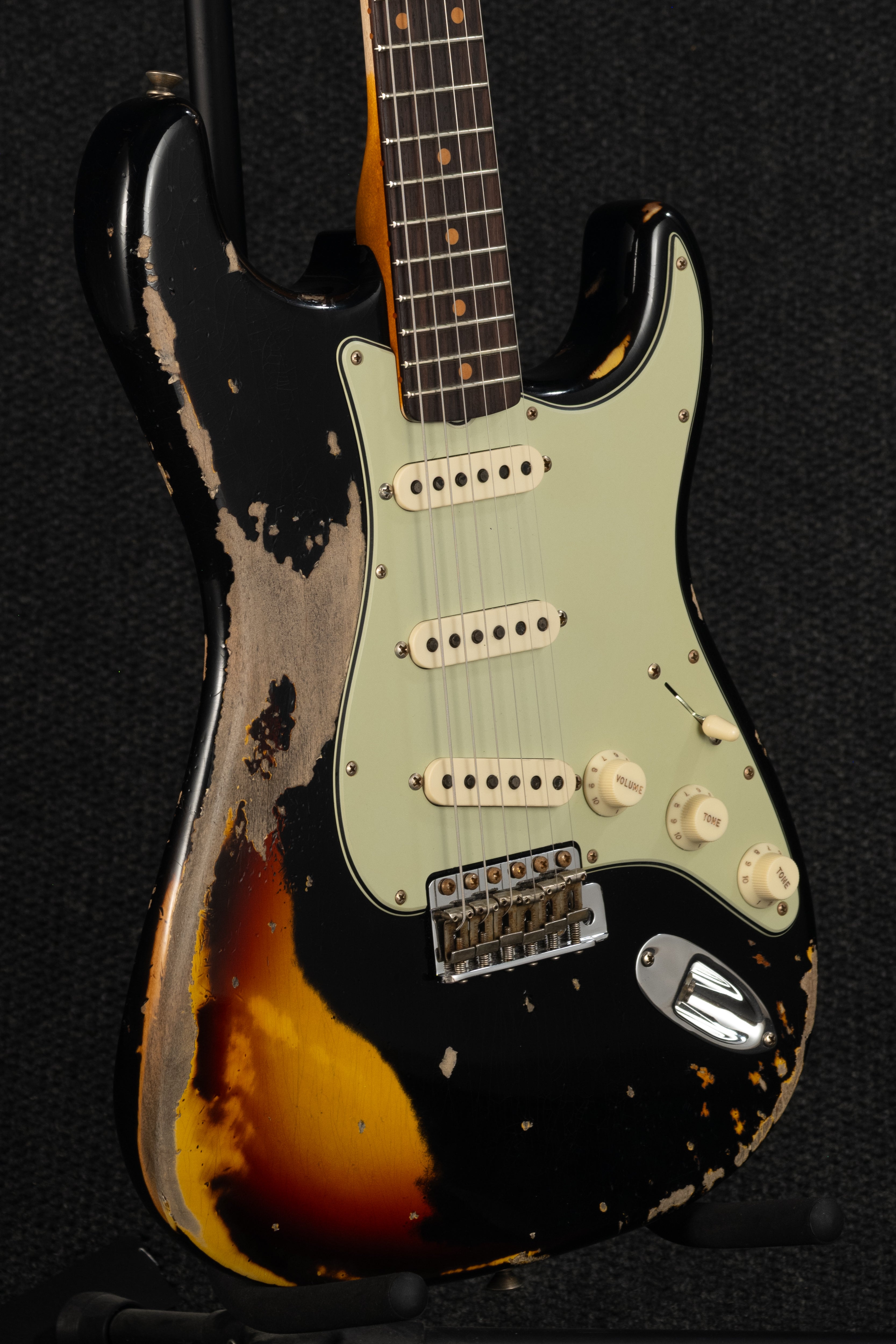1959 Heavy Relic Stratocaster - Black over Sunburst