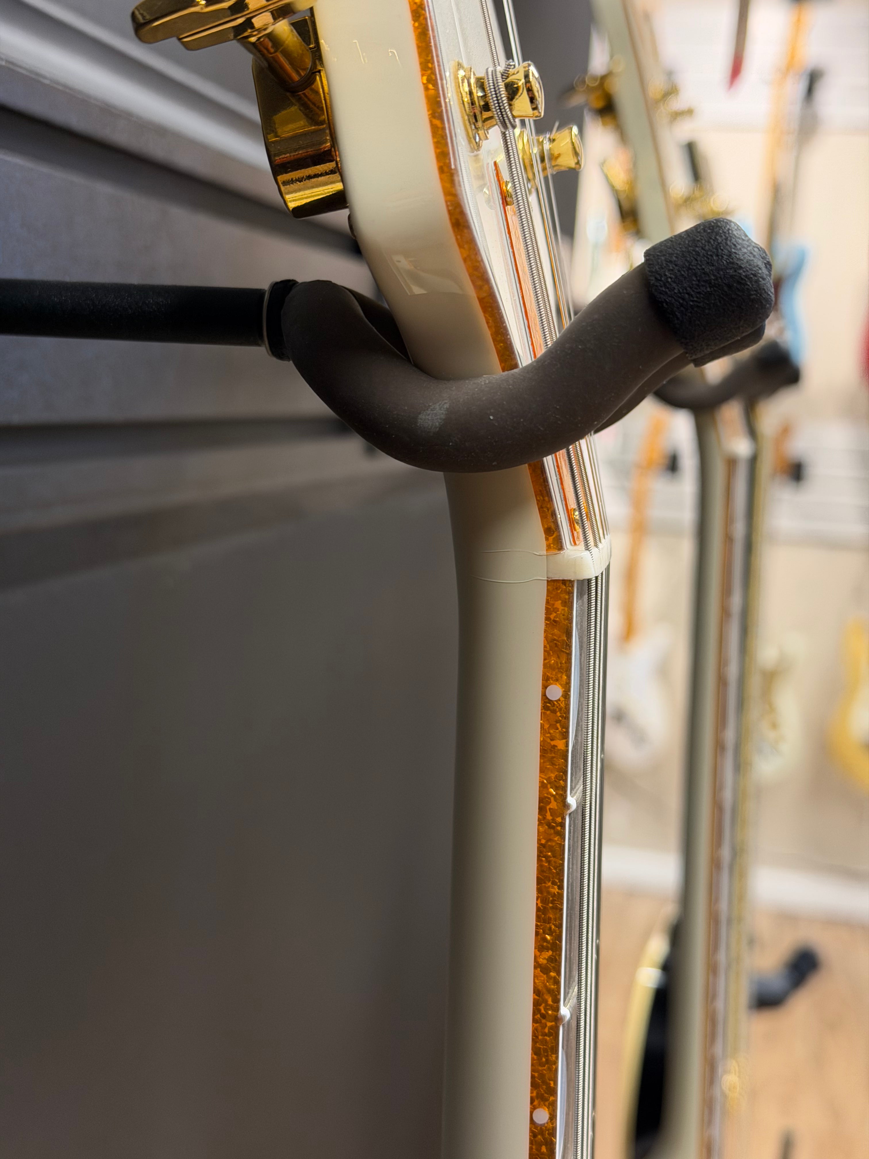 G6134 '59 Penguin Masterbuilt - Aged White