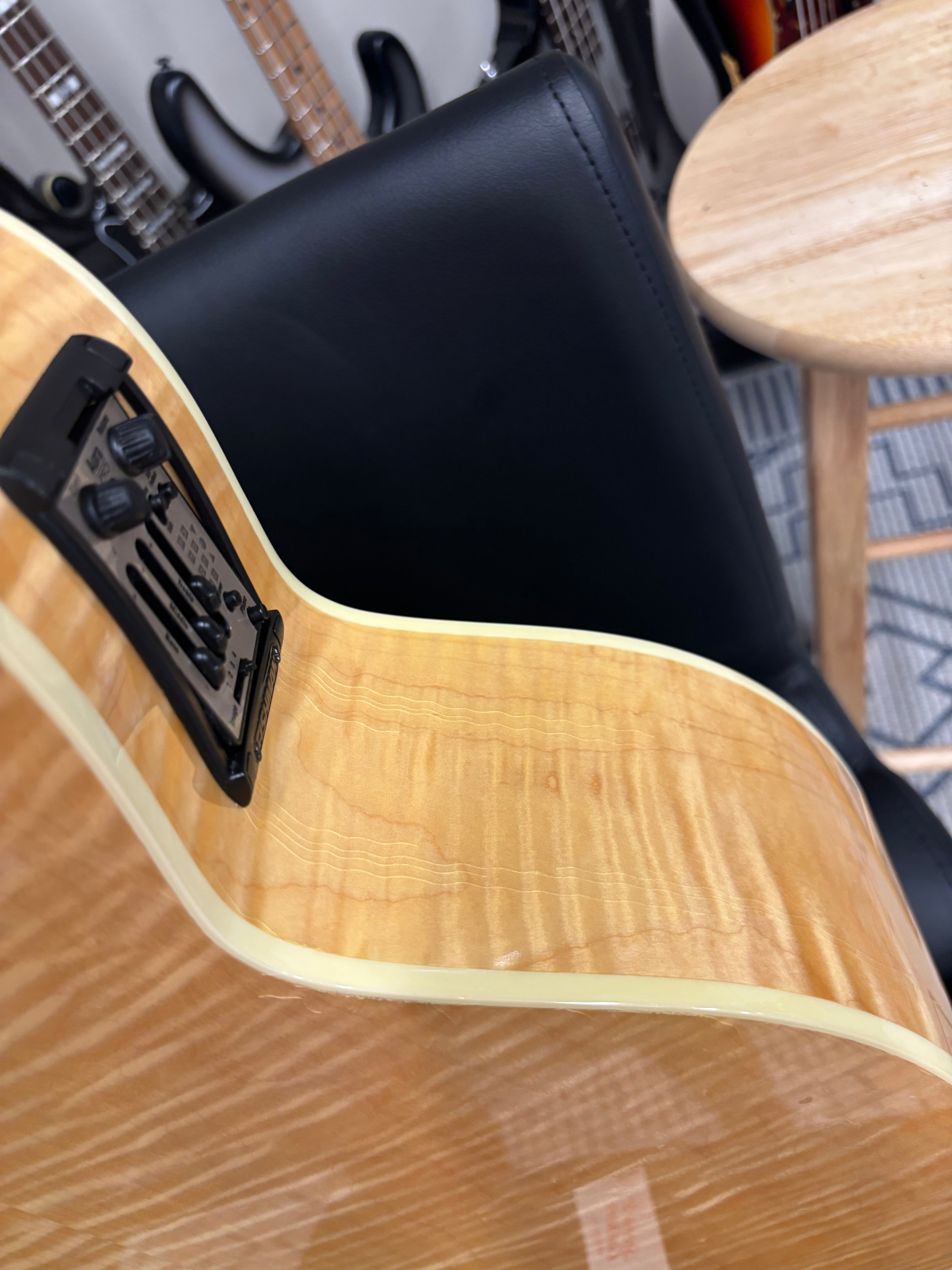 CJ-165 EC Acoustic/Electric - Natural