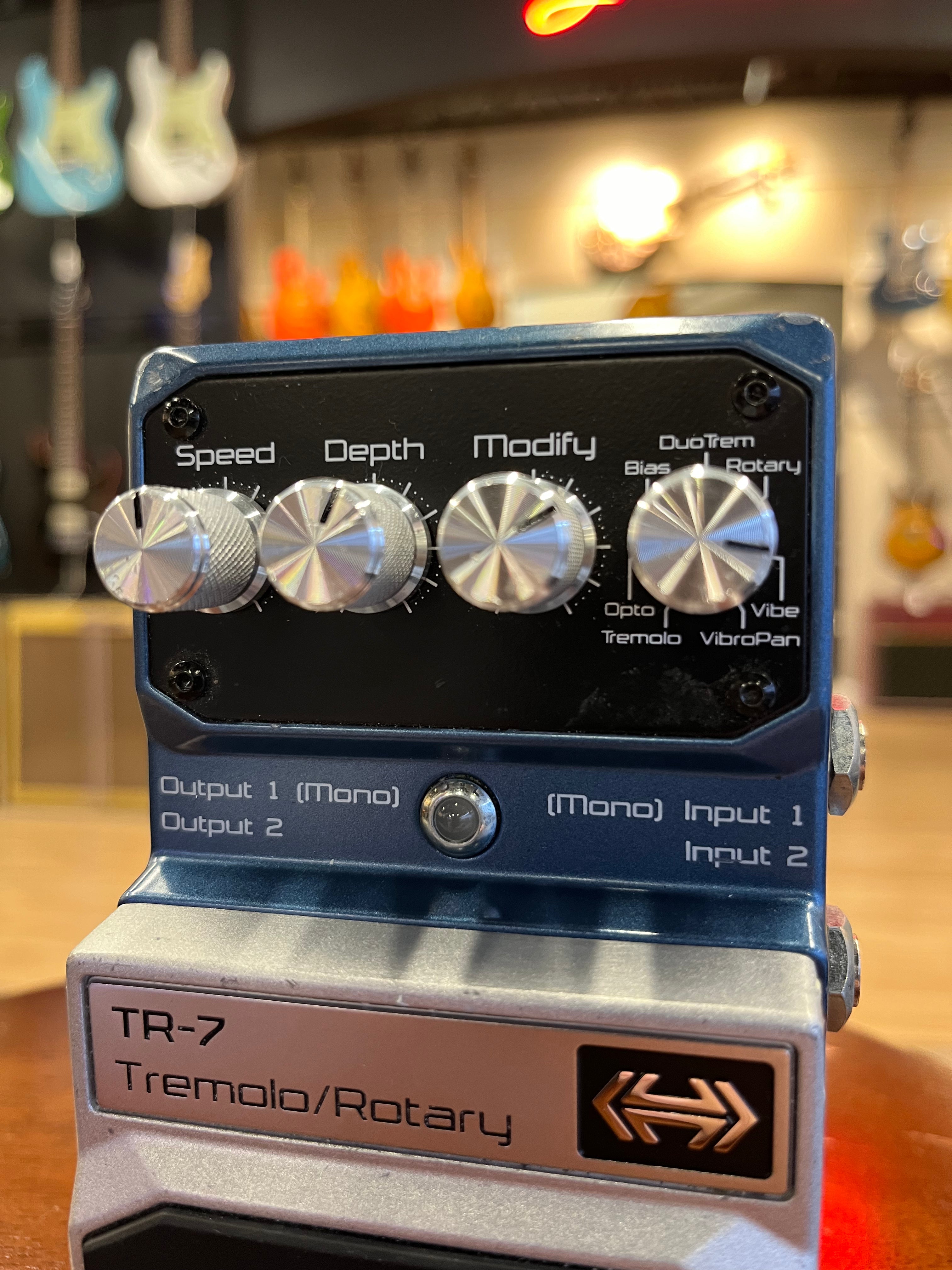 TR-7 Tremolo/ Rotary