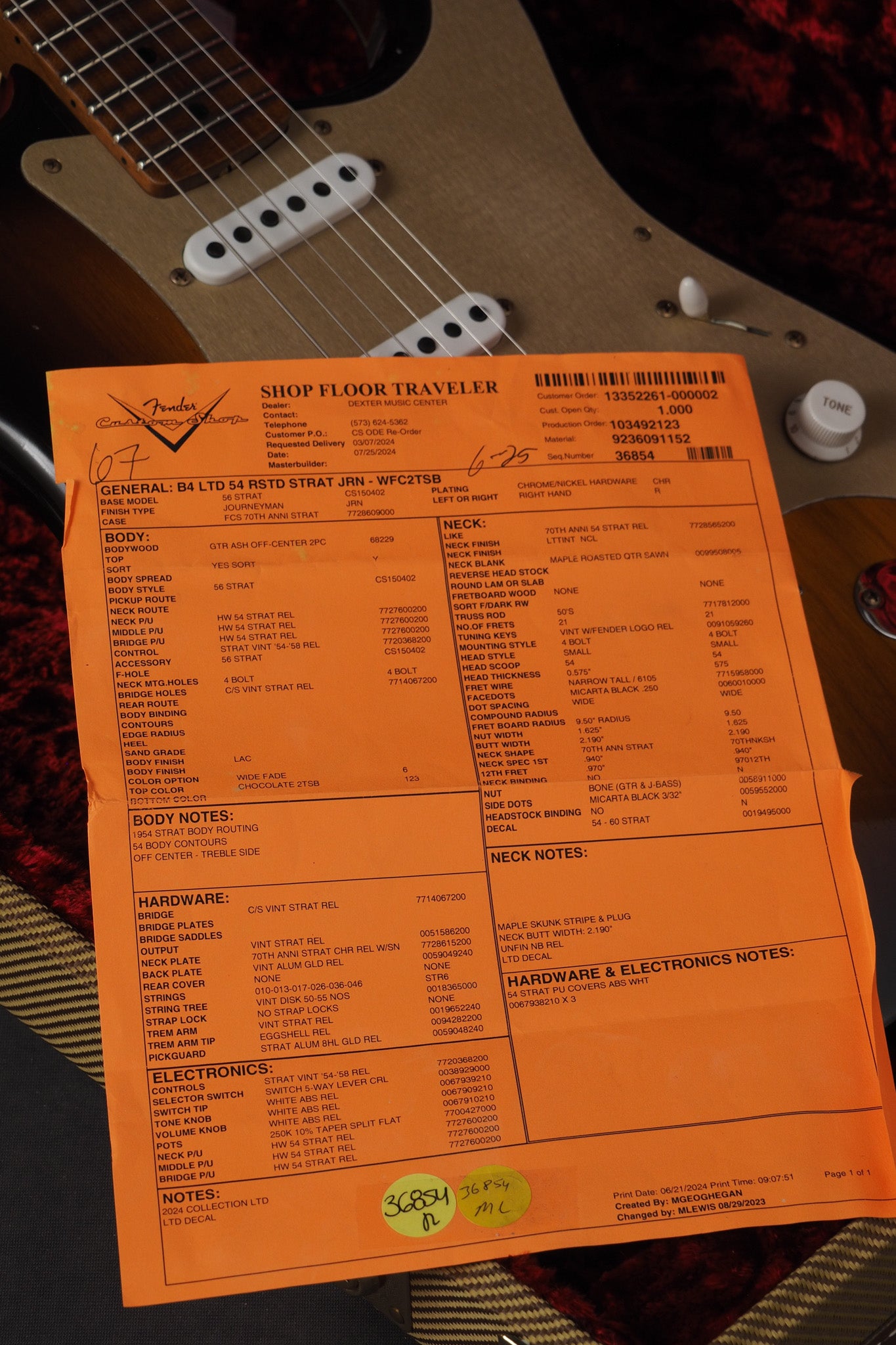 '54 Limited Edition Roasted Stratocaster Journeyman Relic - Chocolate Two-Tone Sunburst