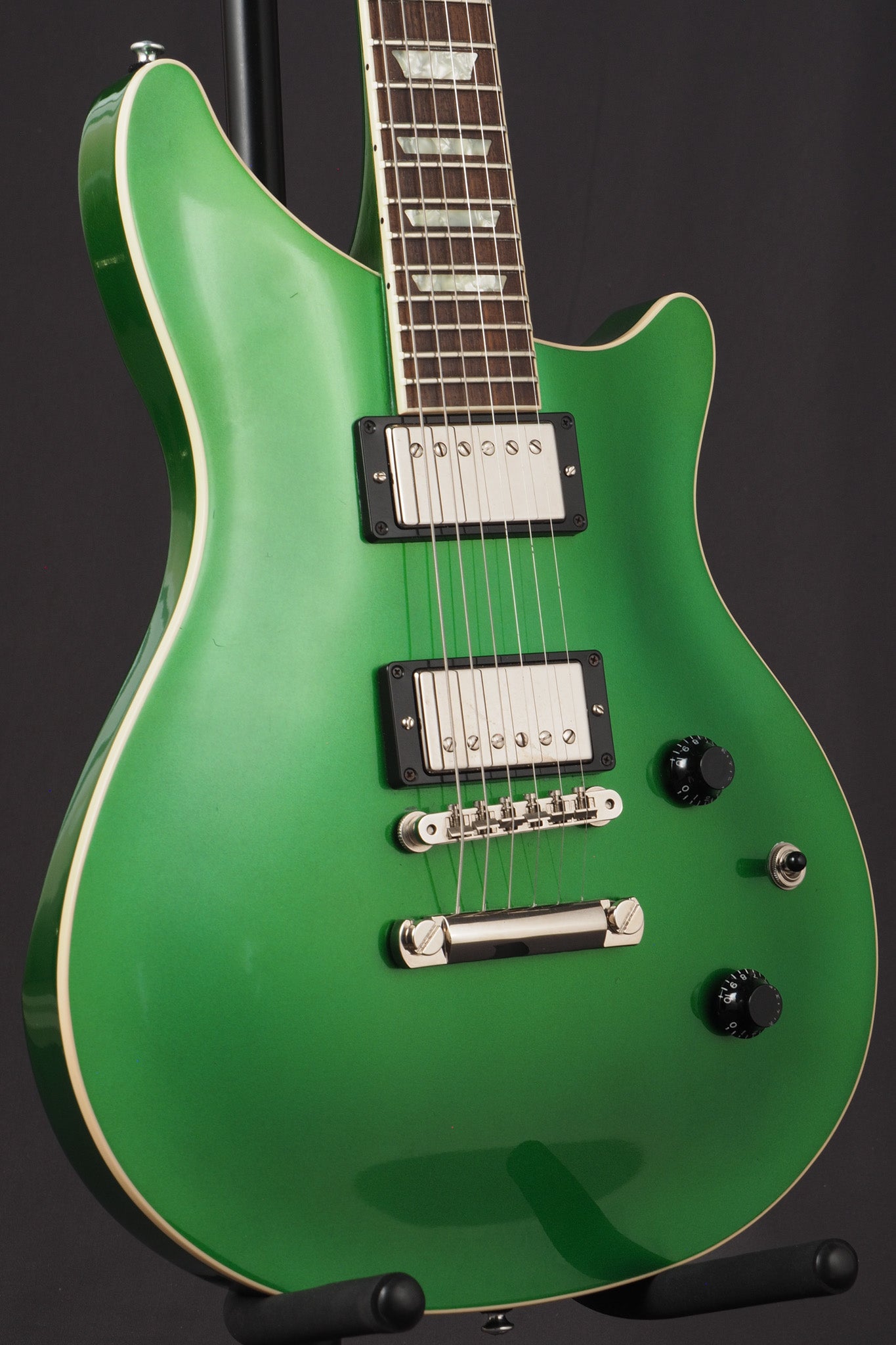 Modern Double Cut Standard - Metallic Alien Green